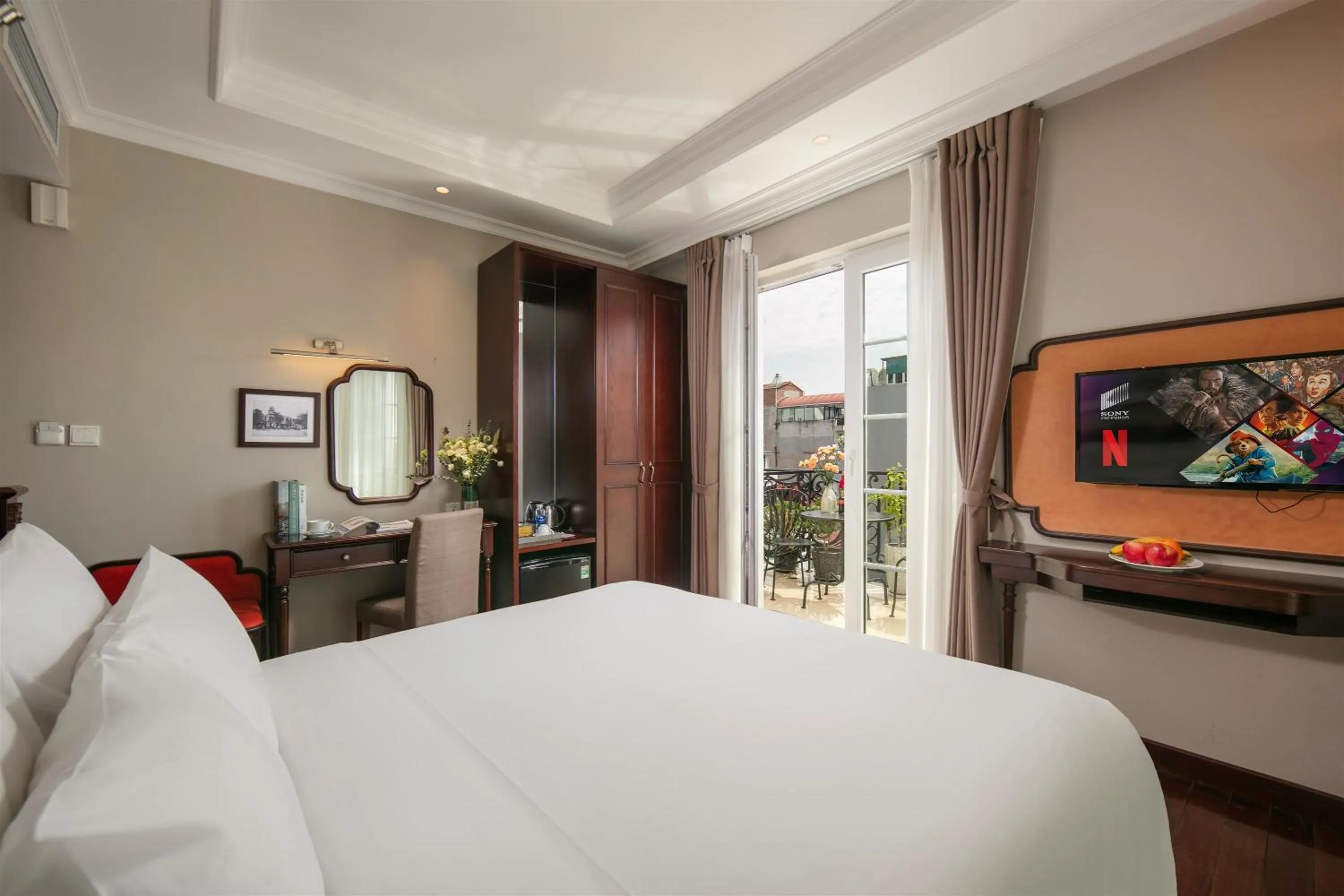 Photo of the whole room, Bed in Sunline Central Hotel