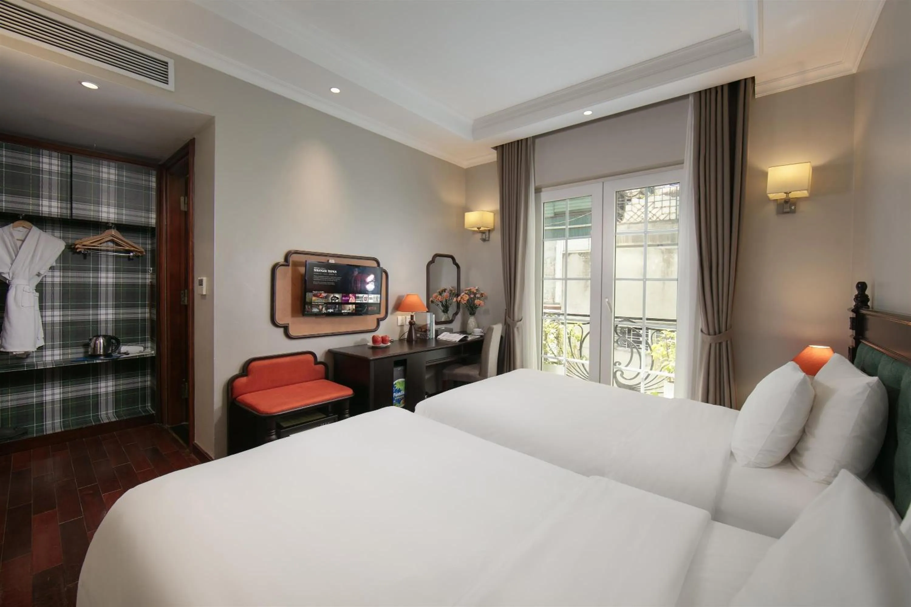 Photo of the whole room, Bed in Sunline Central Hotel