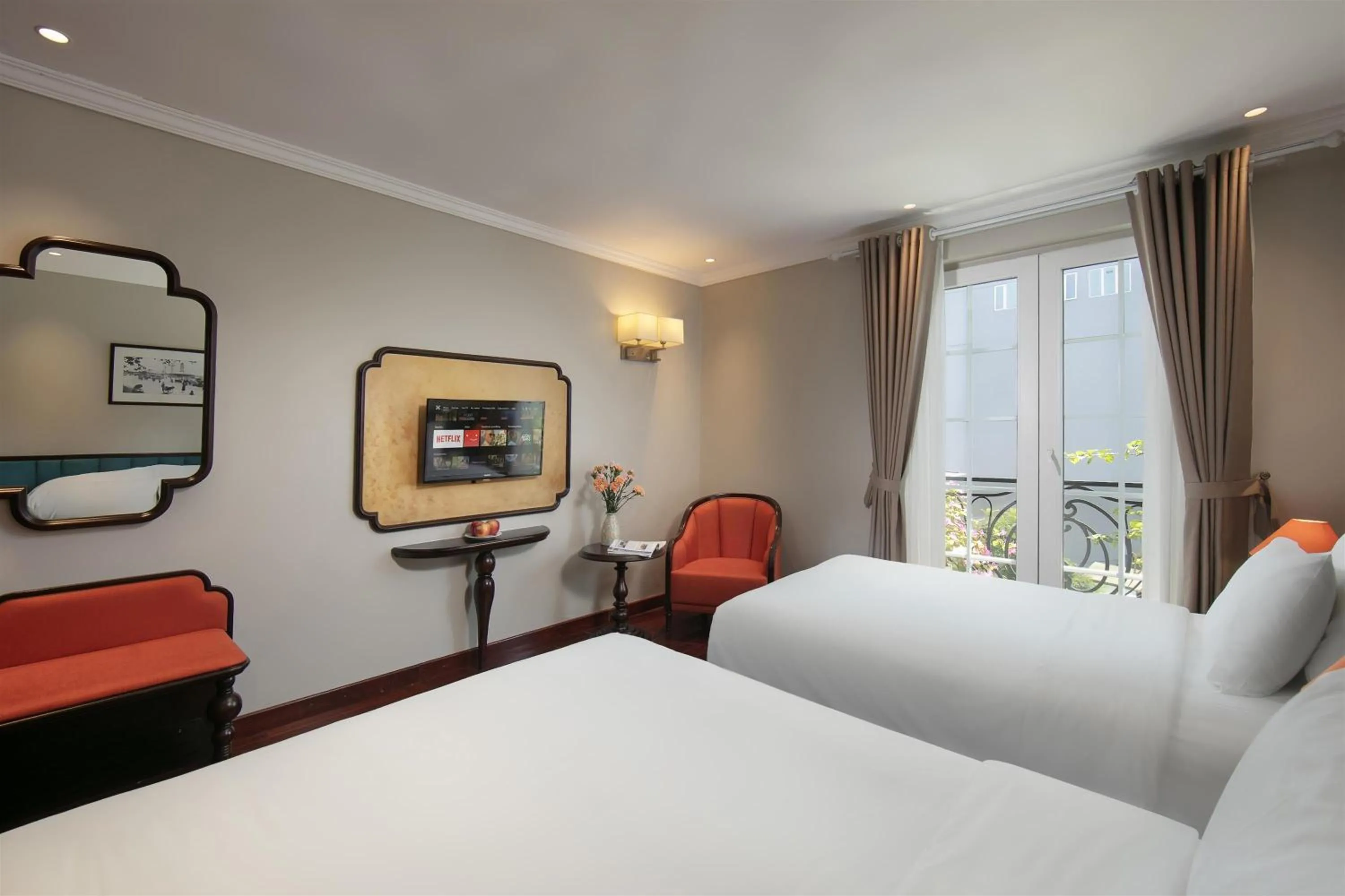 Photo of the whole room, Bed in Sunline Central Hotel