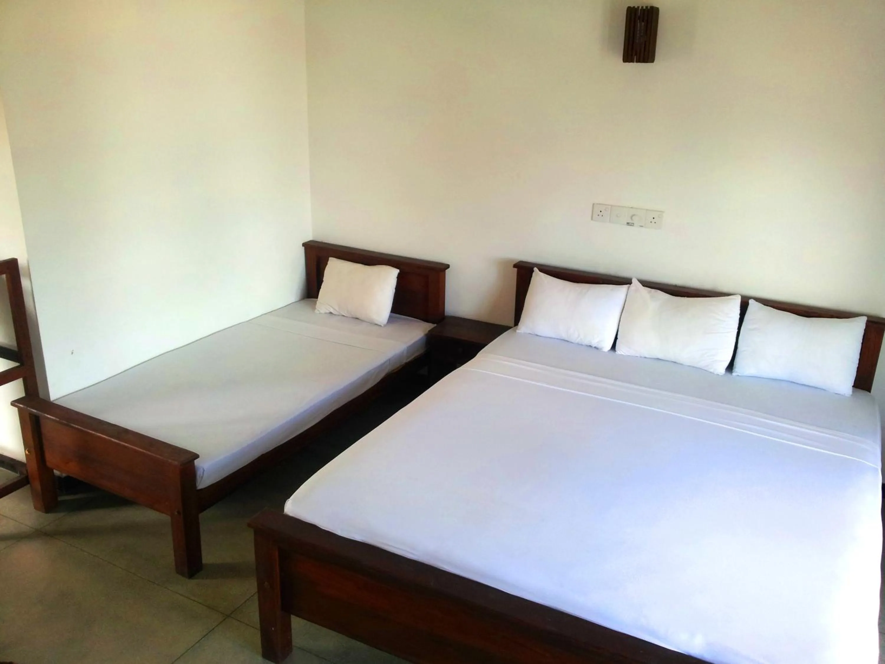 Bed in Ceylon Surf Guest and Restaurant