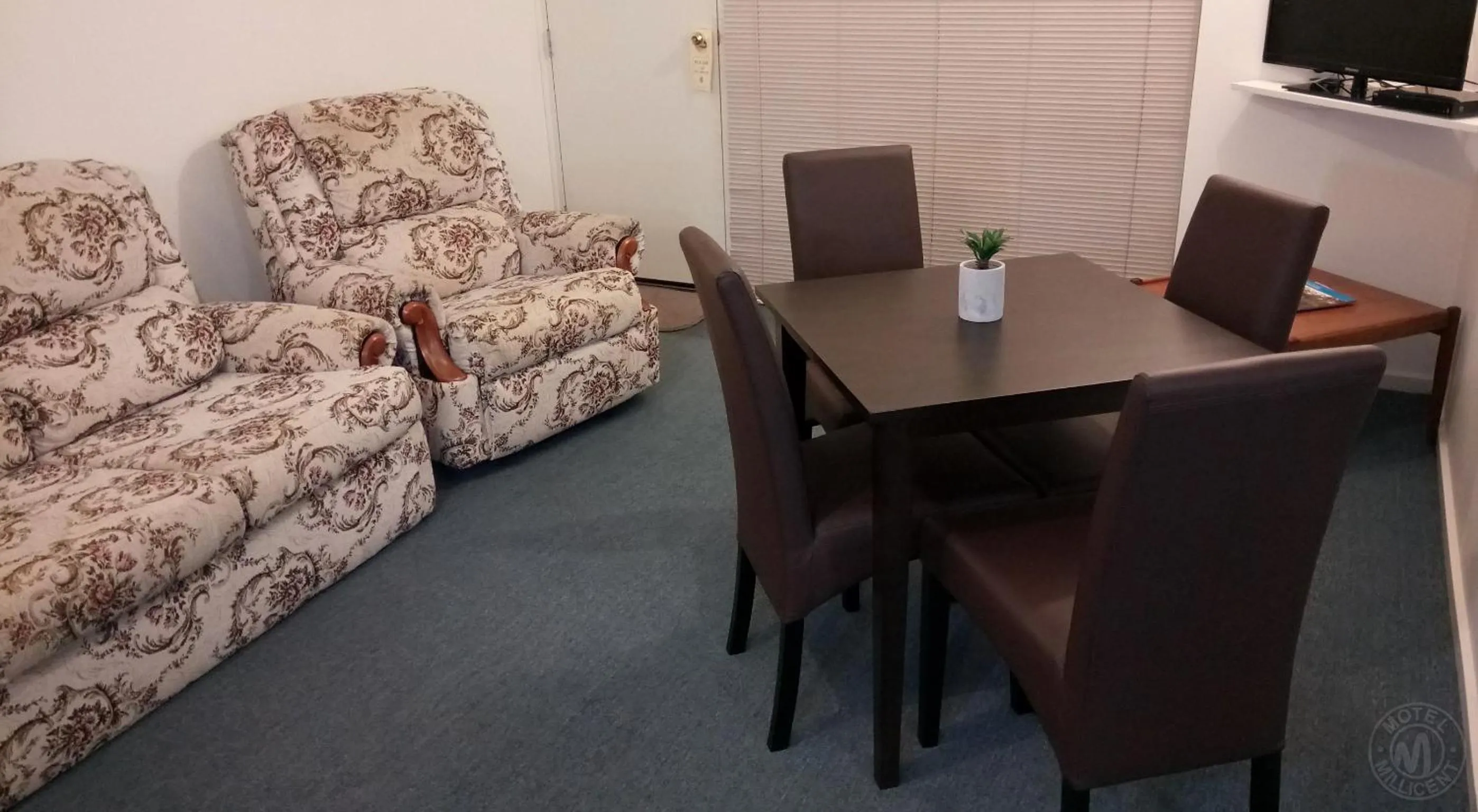 Living room in Millicent Motel