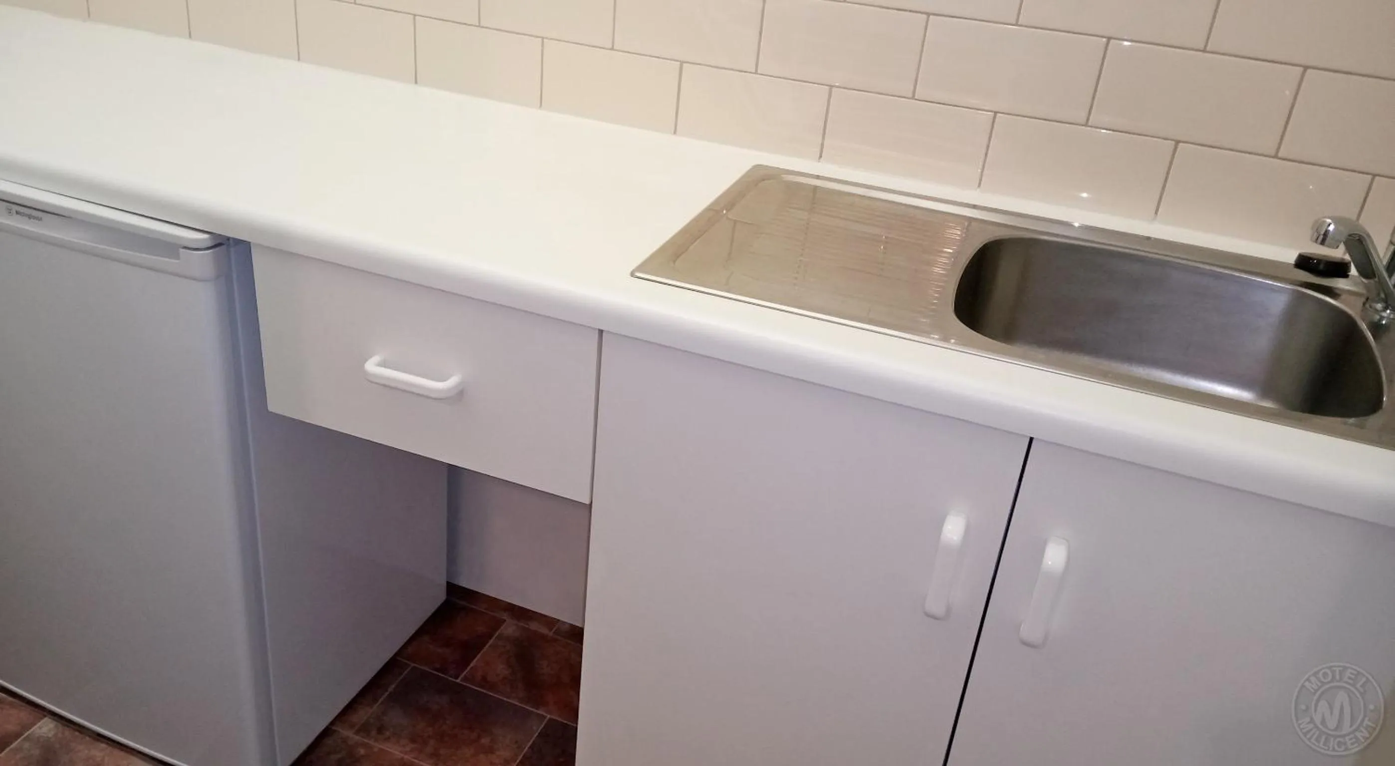 Kitchen or kitchenette in Millicent Motel