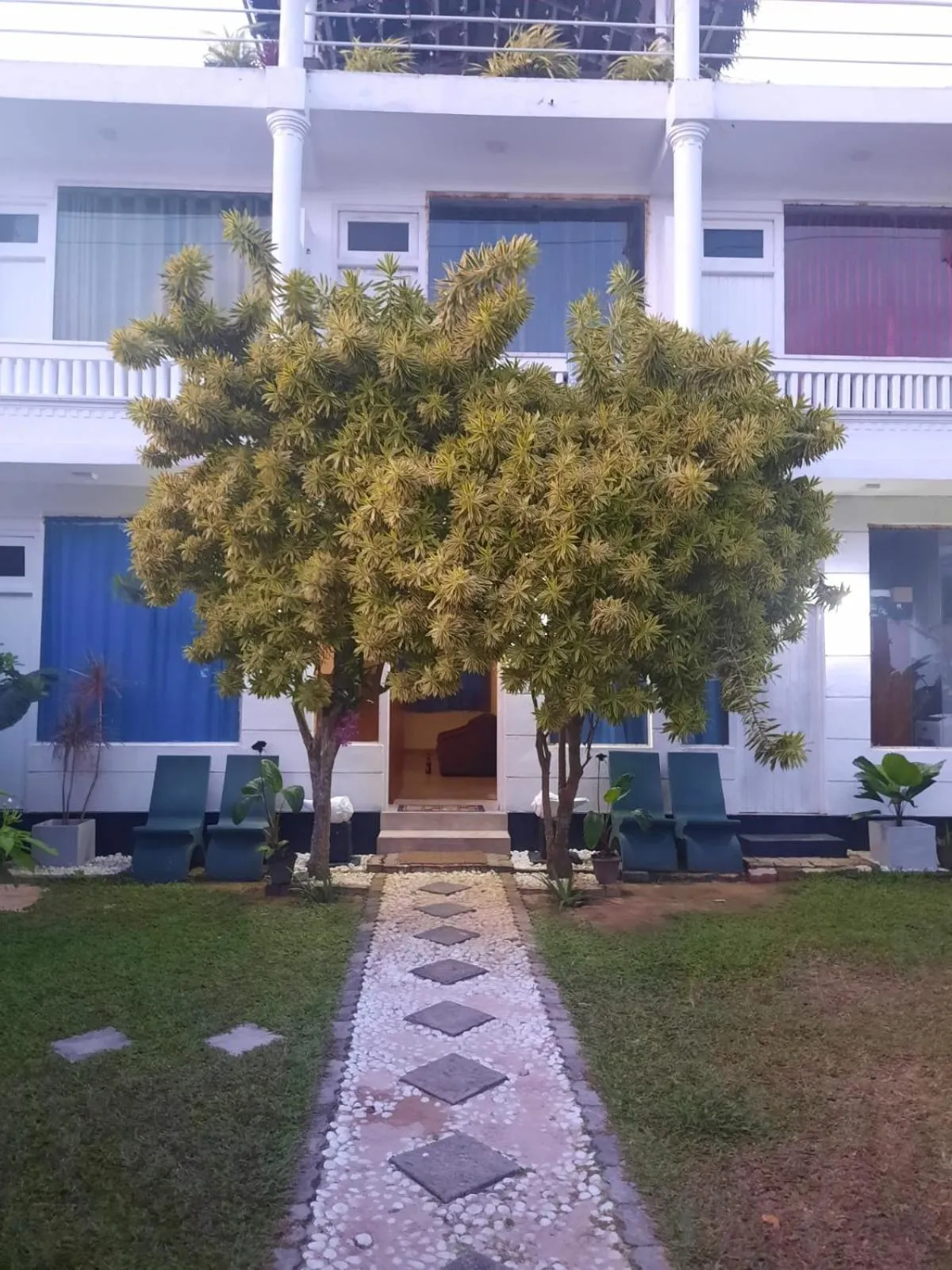 White Surfing Beach Resort