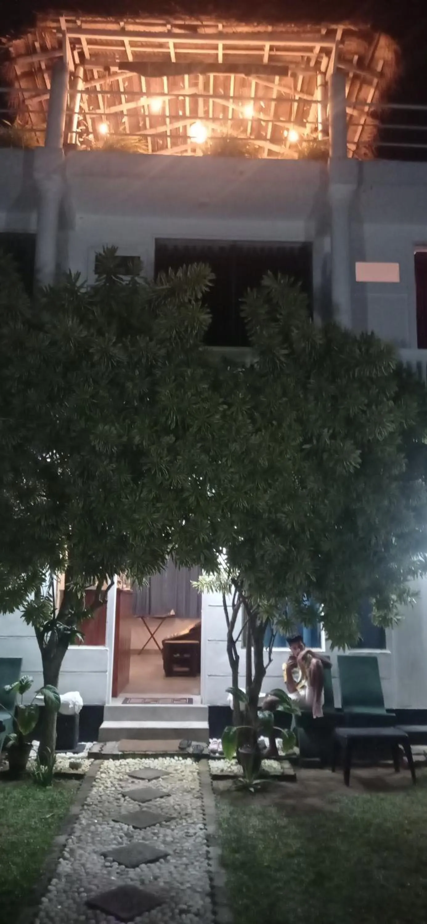 White Surfing Beach Resort