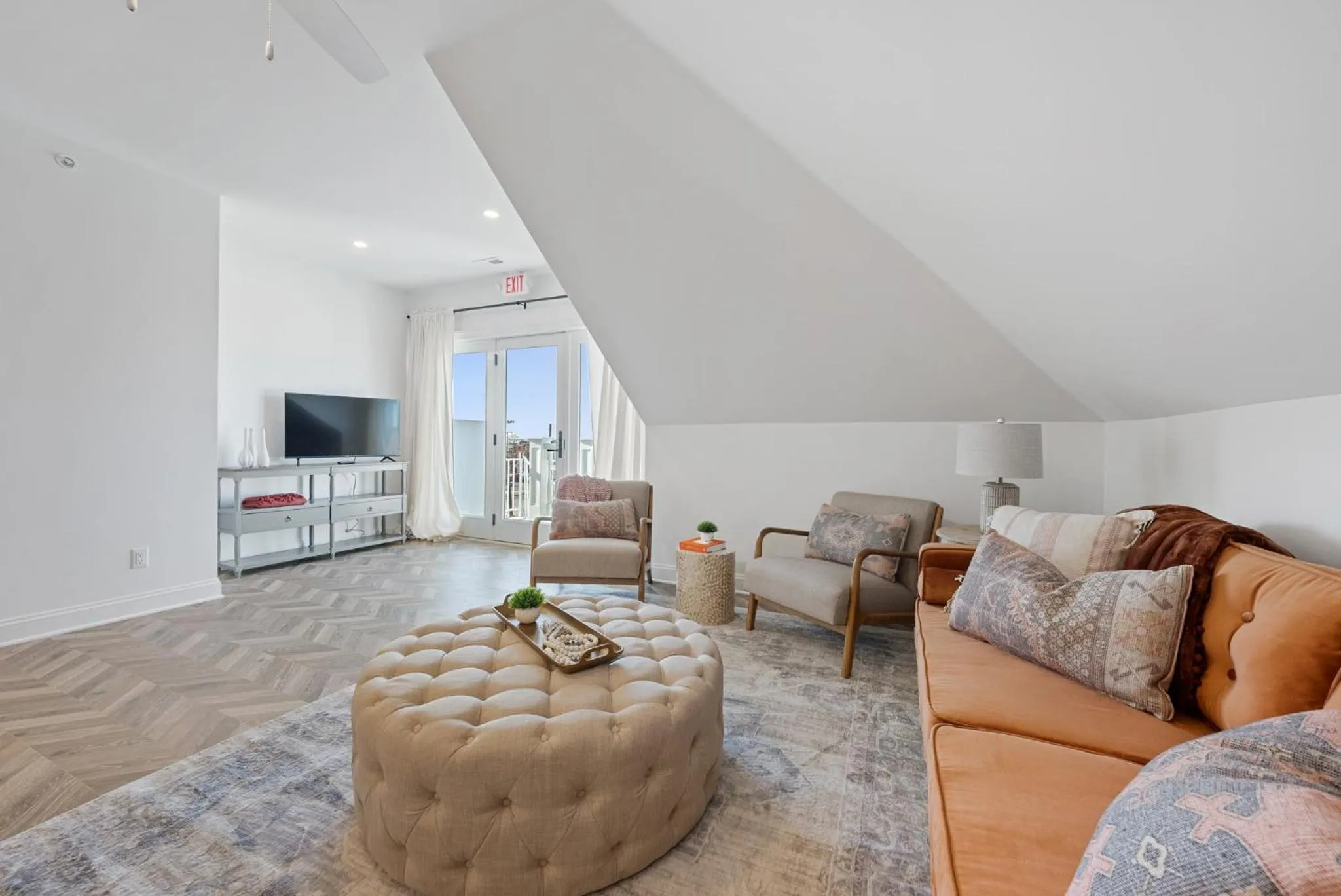 TV and multimedia in The Washington Downtown Boutique Hotel