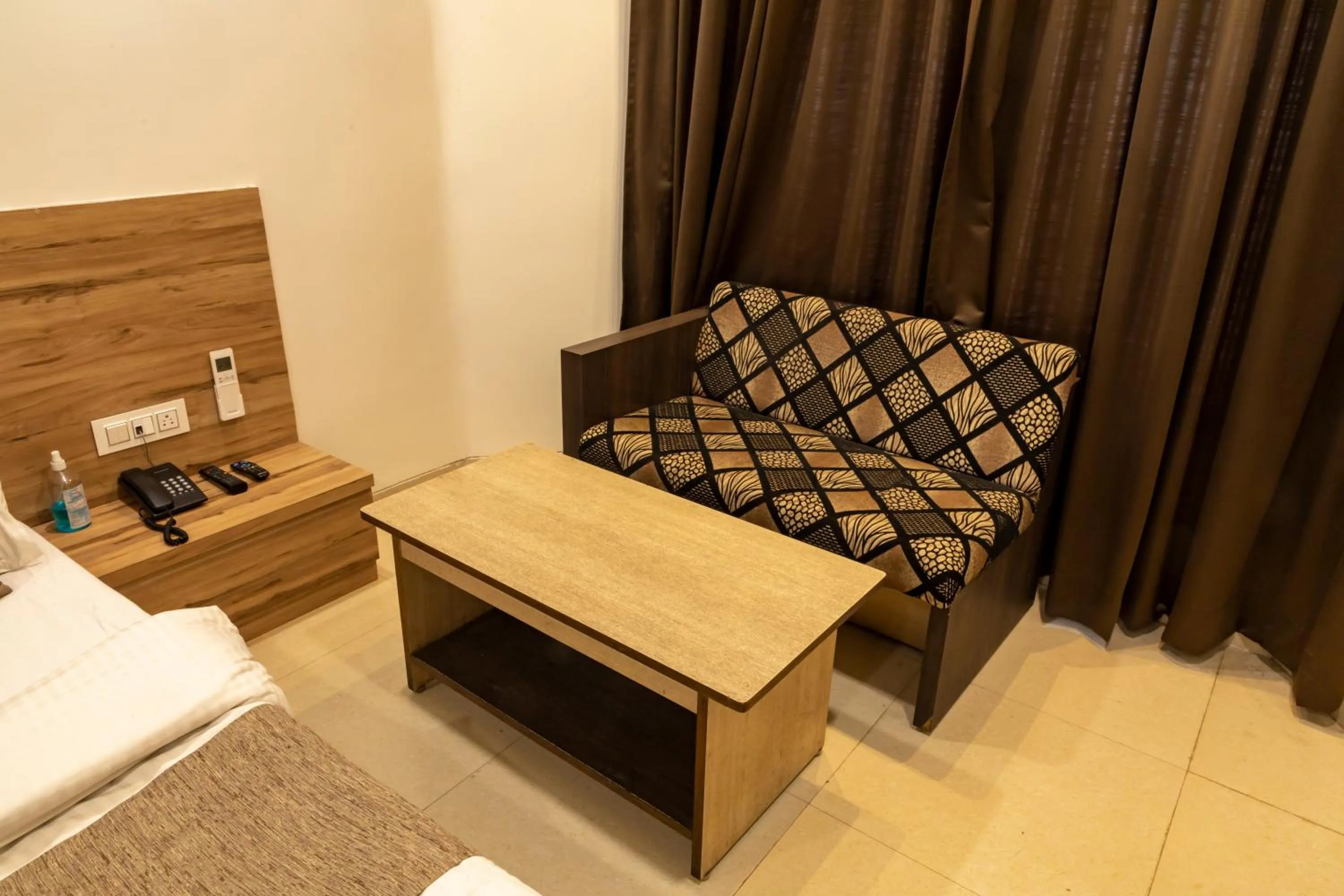 Adarsh Palace Hotel Near Bhopal Railway Station and Nadra Bus Stand Bhopal