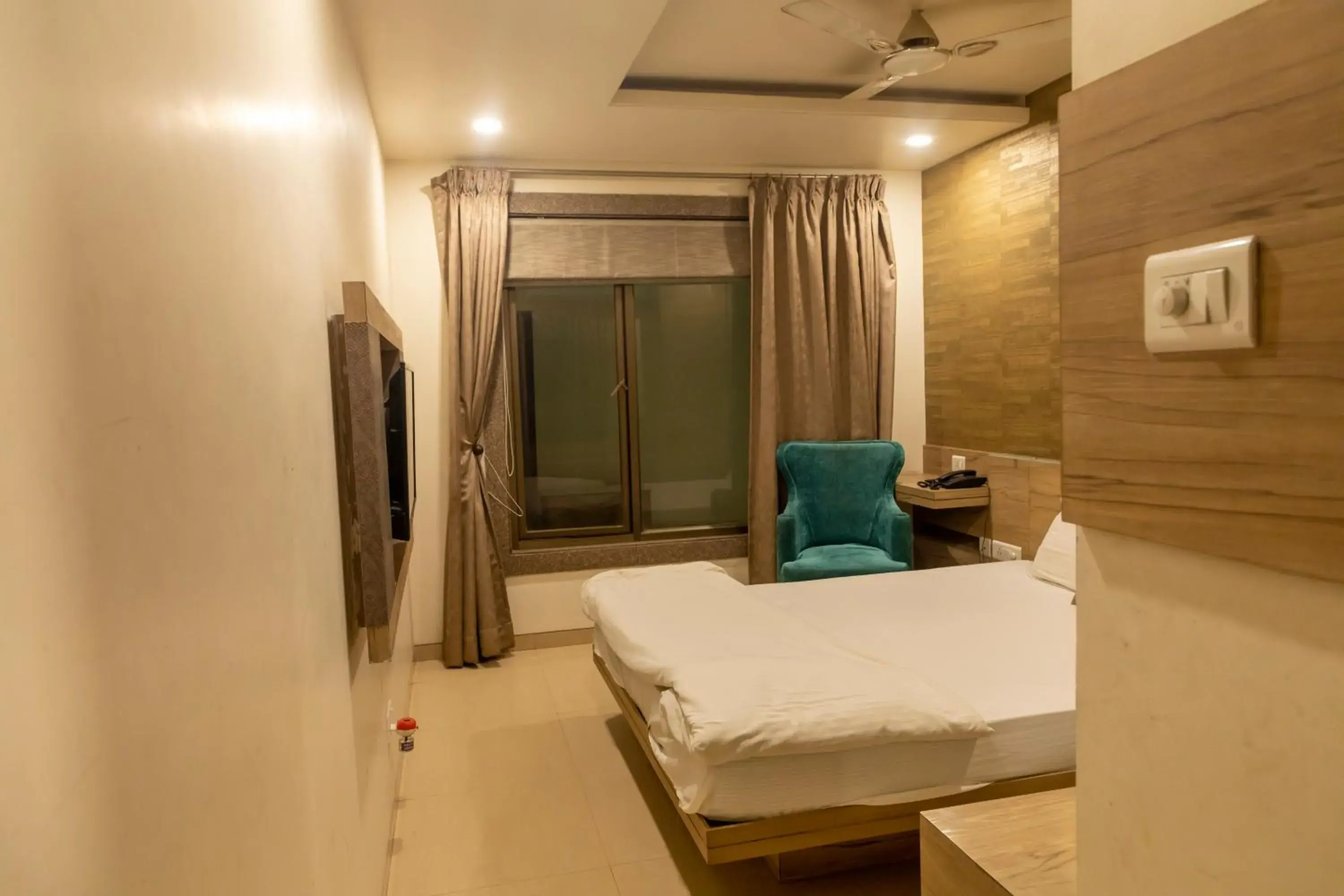 Bed in Adarsh Palace Hotel Near Bhopal Railway Station and Nadra Bus Stand Bhopal Bed in Adarsh Palace Hotel Near Bhopal Railway Station and Nadra Bus Stand Bhopal