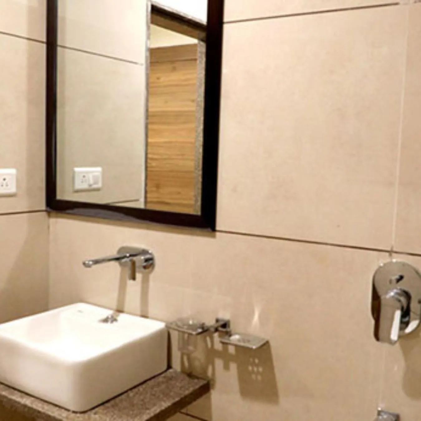 Adarsh Palace Hotel Near Bhopal Railway Station and Nadra Bus Stand Bhopal