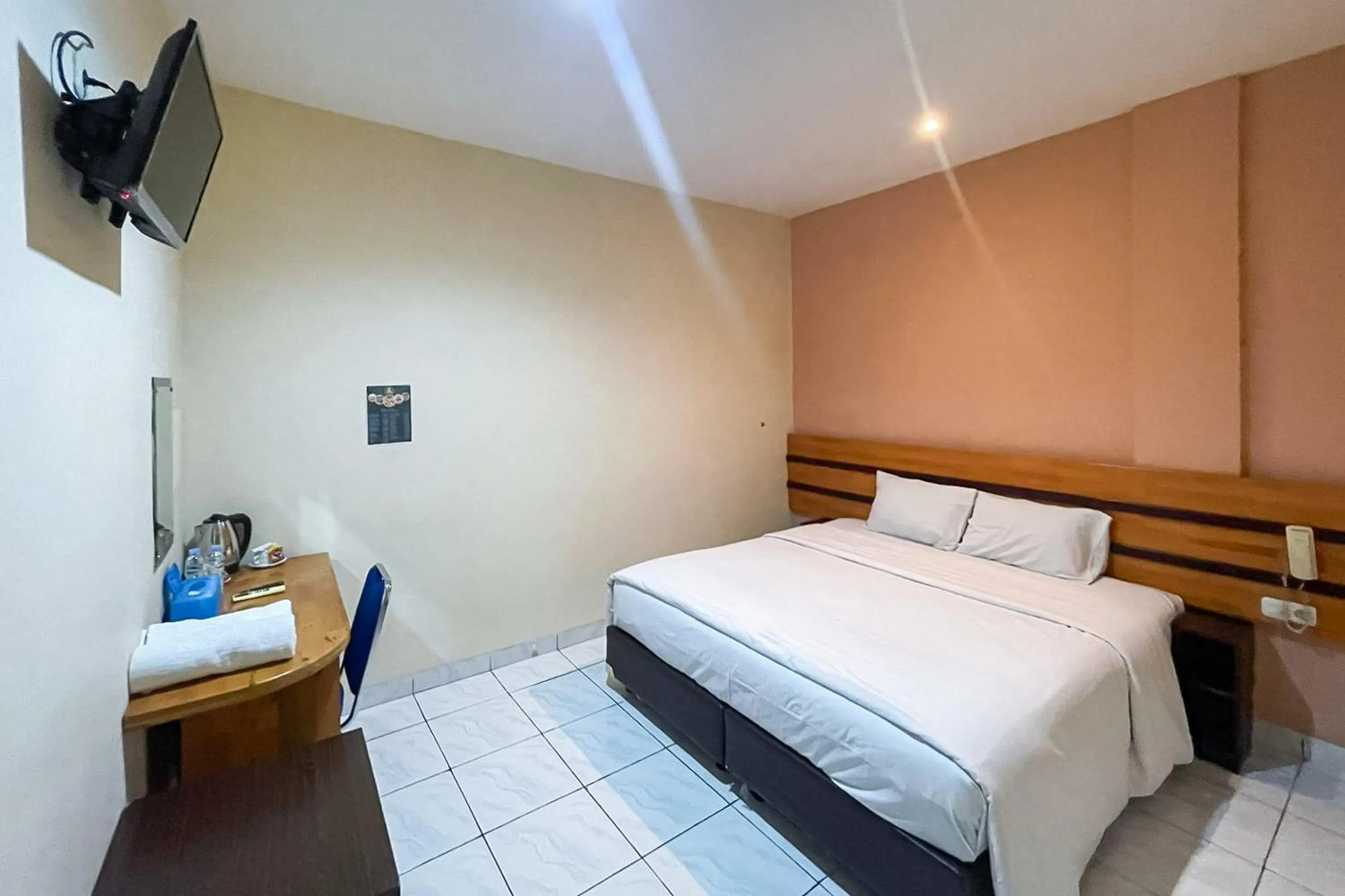 Bedroom, Bed in RedDoorz at Hotel Anda Pematang Siantar