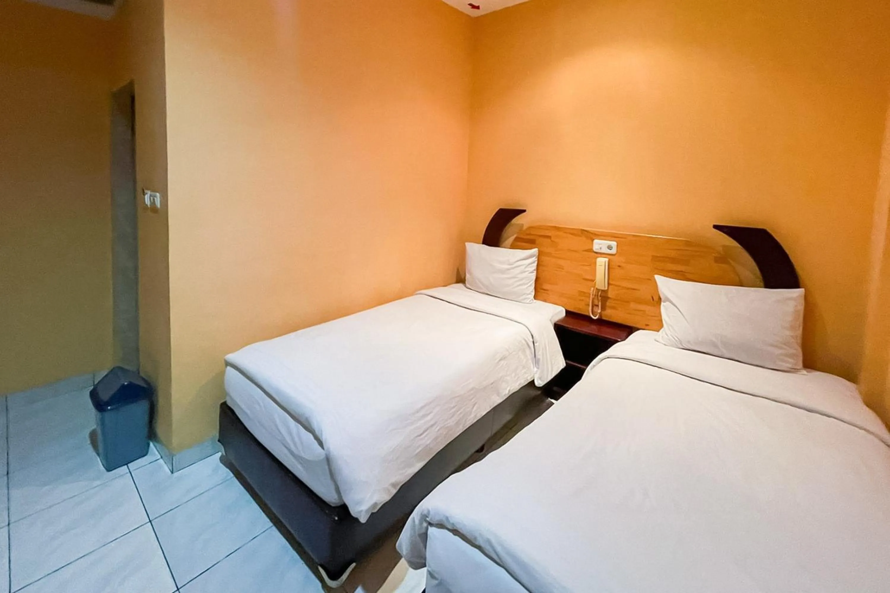 Bedroom, Bed in RedDoorz at Hotel Anda Pematang Siantar