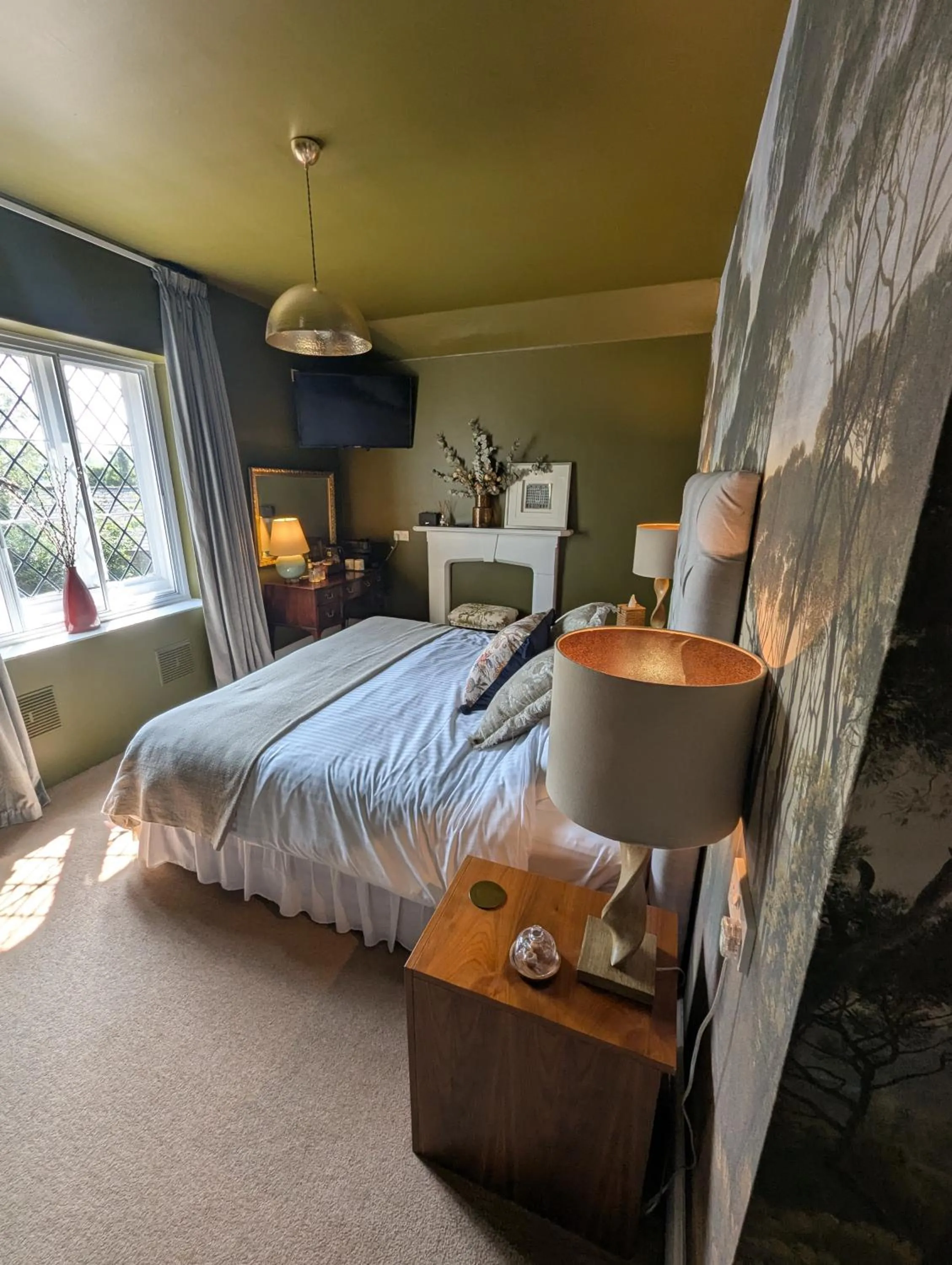 Photo of the whole room, Bed in The Duke Hotel
