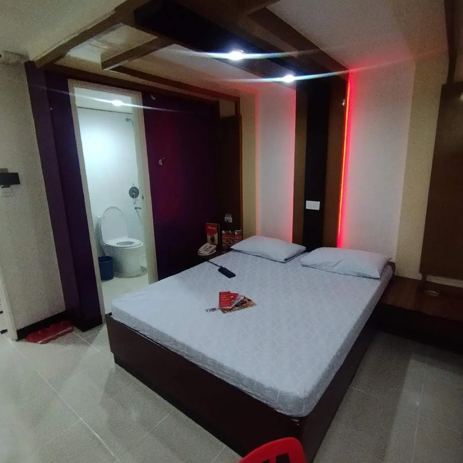 Bedroom, Bed in Hotel Sogo - Bagong Barrio, Caloocan Bedroom, Bed in Hotel Sogo - Bagong Barrio, Caloocan
