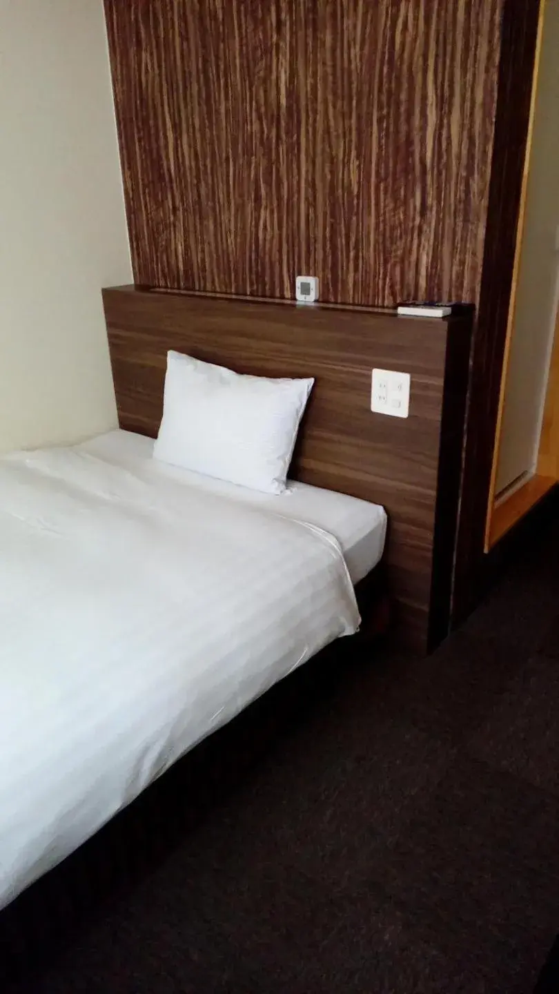 Modern Single Room with Bath - Non-Smoking in Hotel Livemax Budget Kagoshima Tenmonkan Modern Single Room with Bath - Non-Smoking in Hotel Livemax Budget Kagoshima Tenmonkan