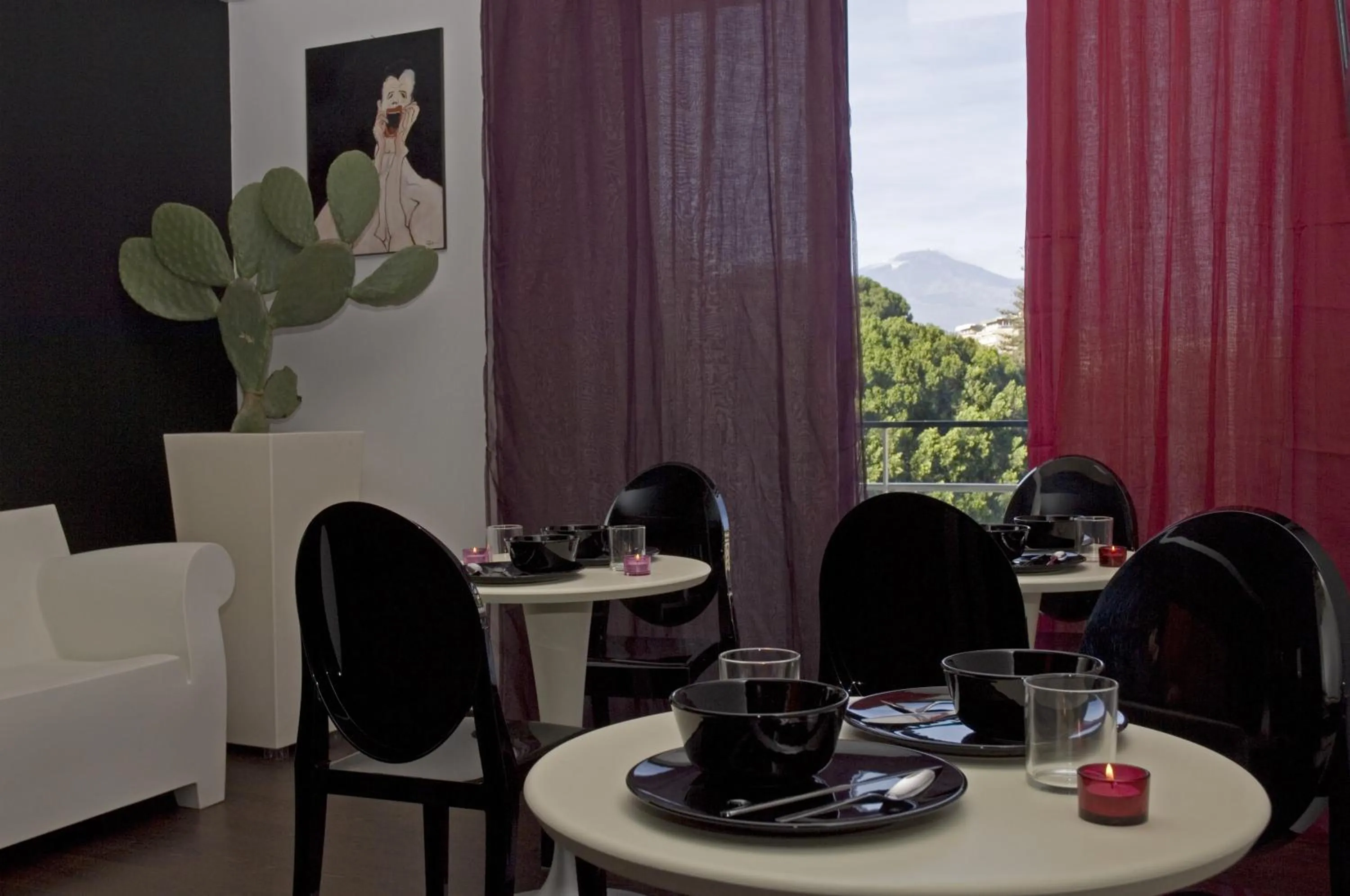 Communal lounge/ TV room in Eh13 Luxury Accommodation