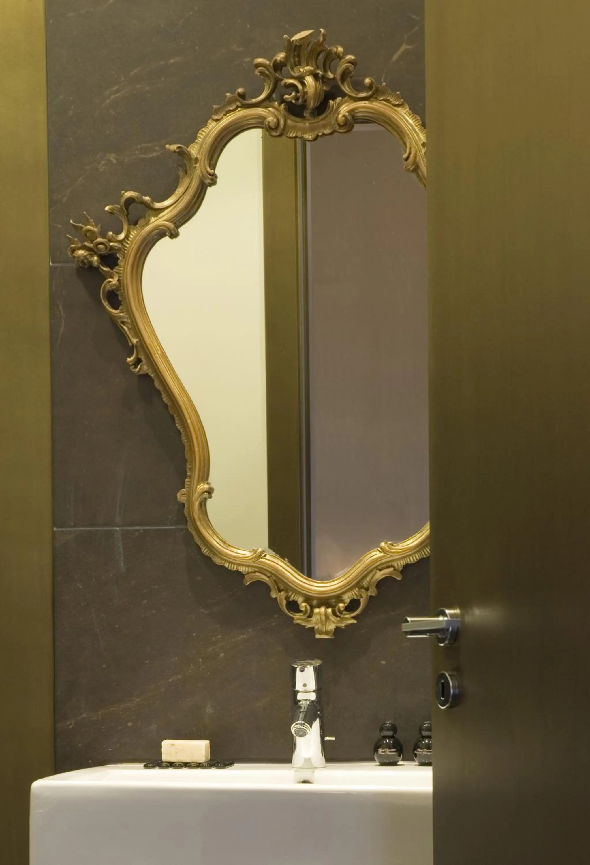 Bathroom in Eh13 Luxury Accommodation