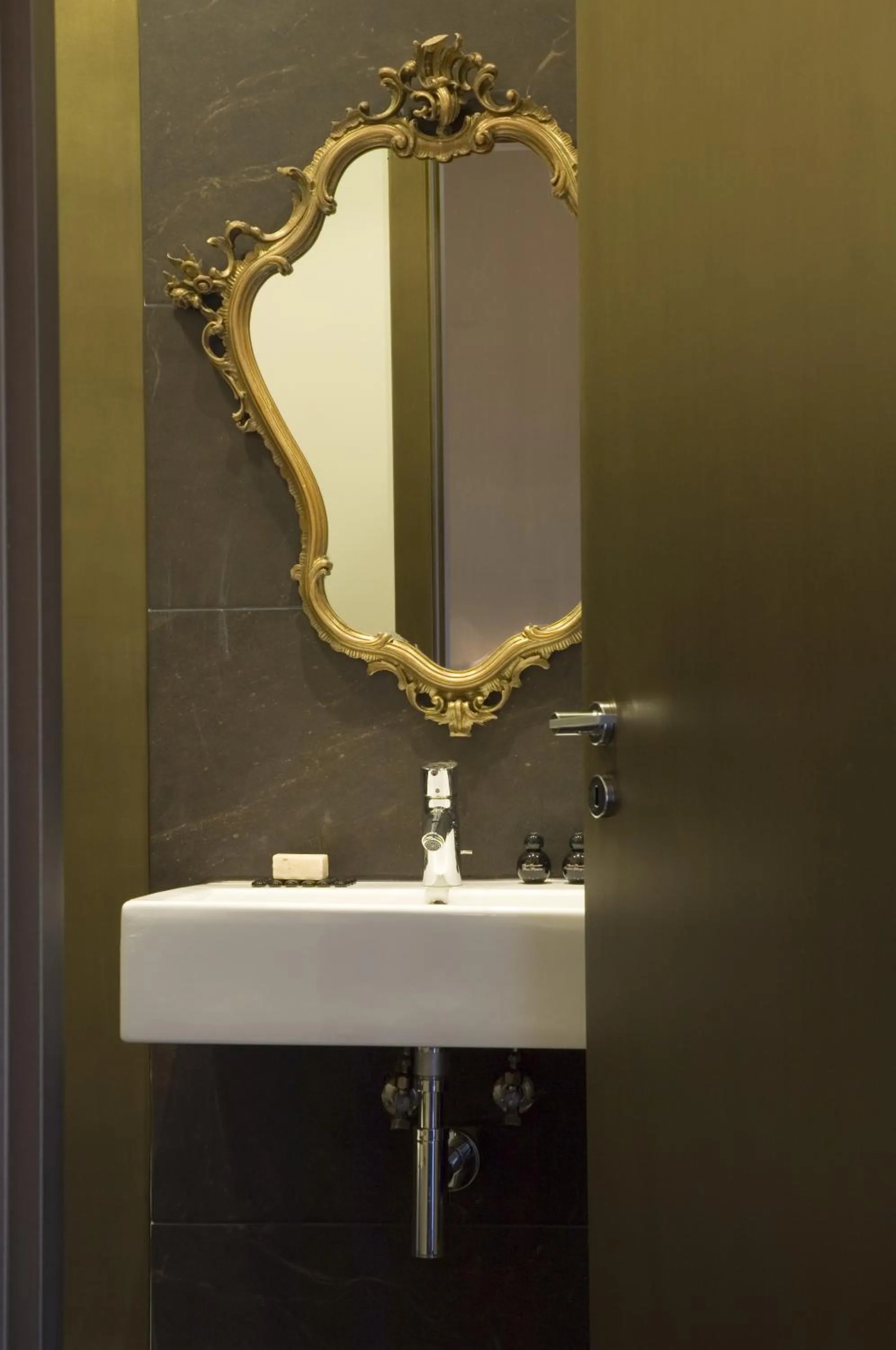 Bathroom in Eh13 Luxury Accommodation