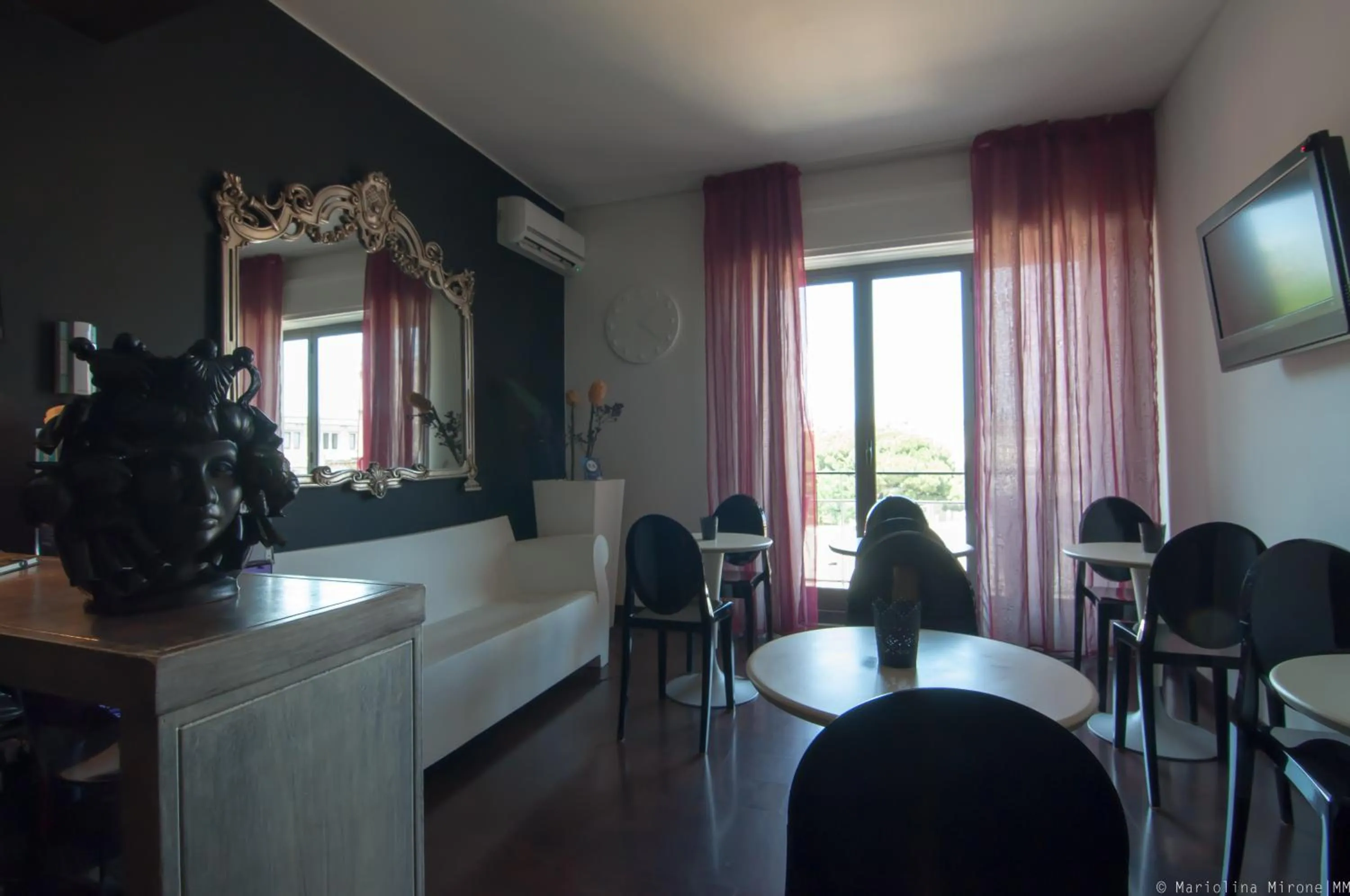 Communal lounge/ TV room in Eh13 Luxury Accommodation