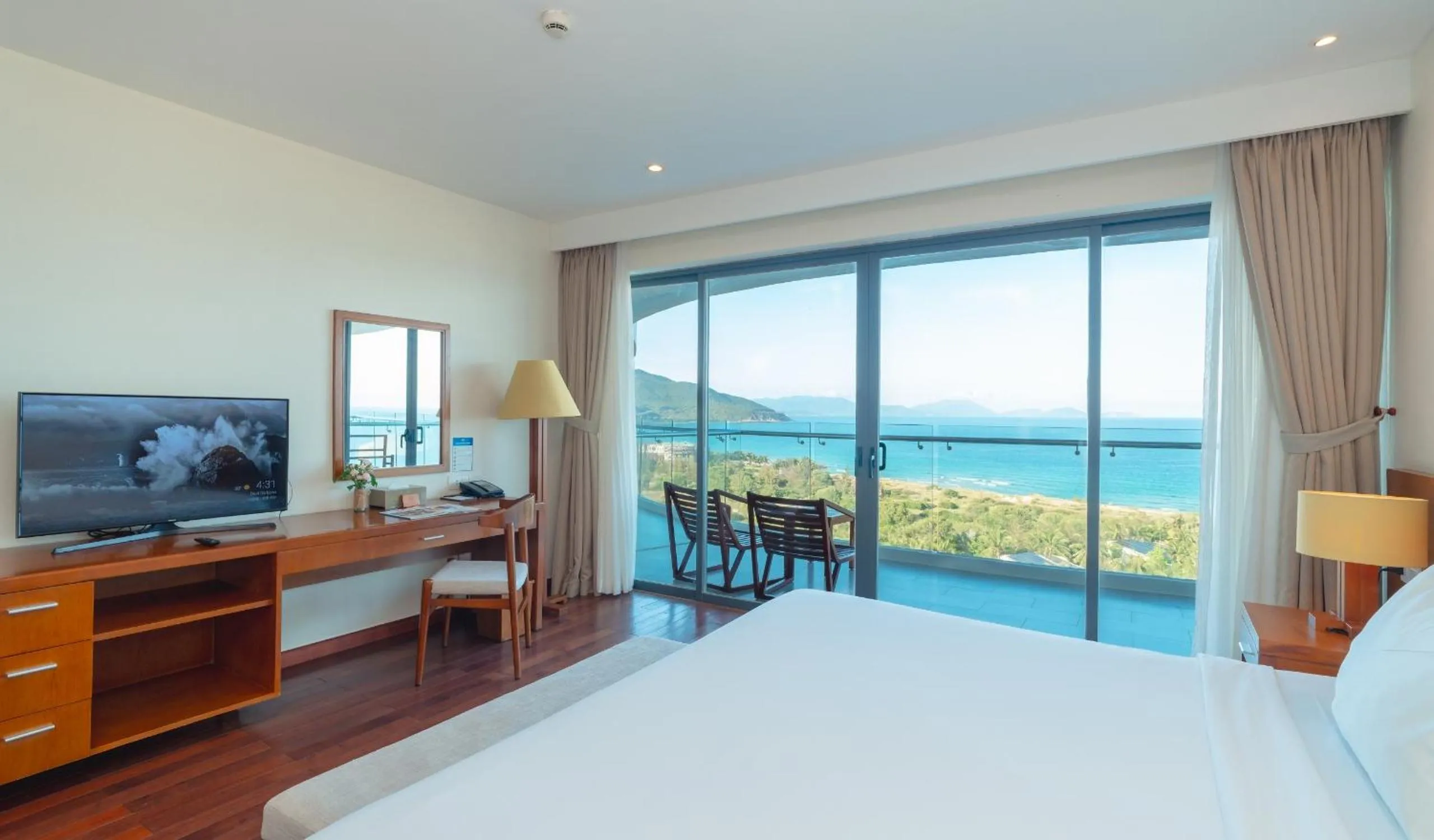 Sea view, Bed in Cam Ranh Riviera Beach Resort & Spa