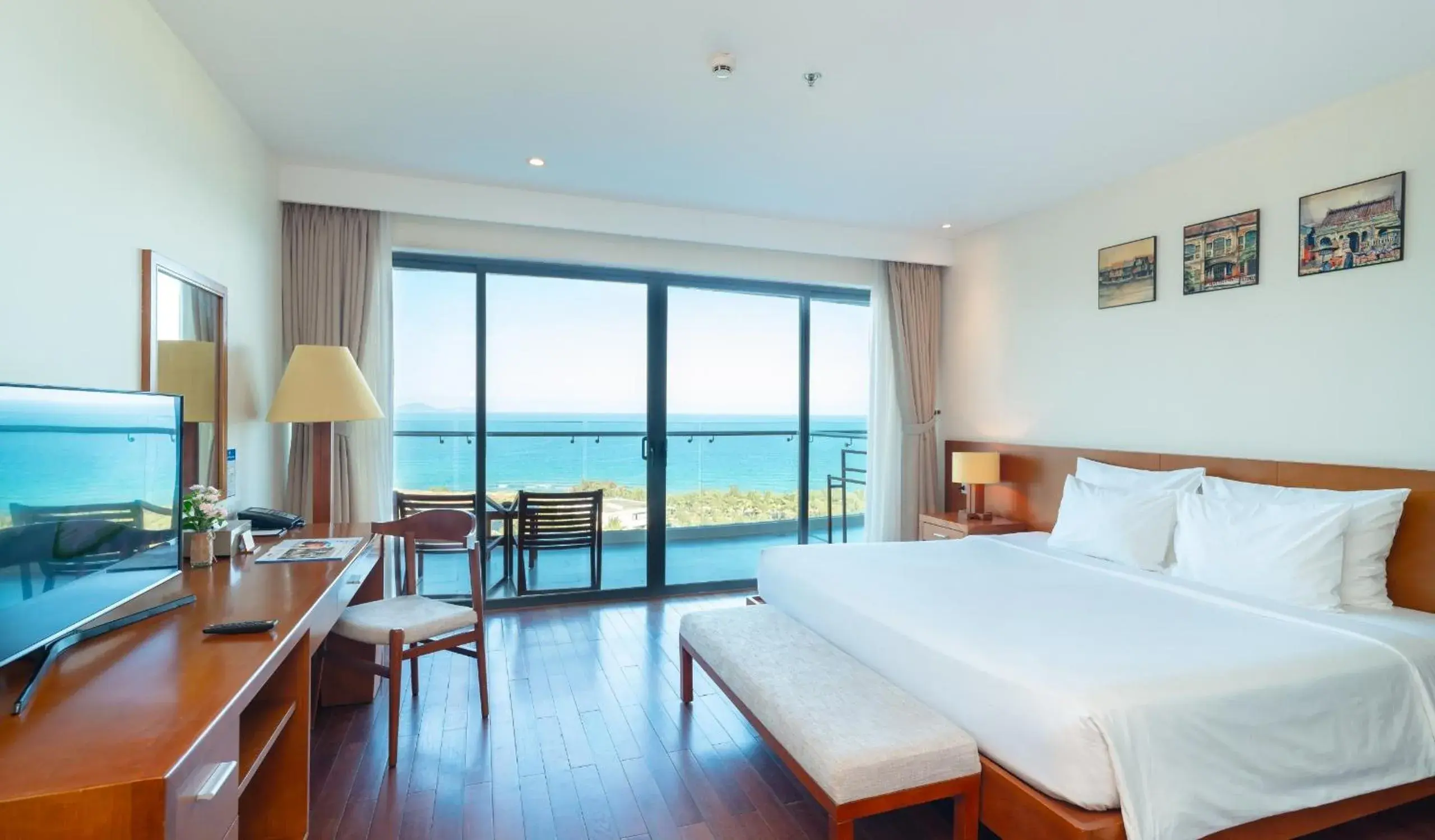 Deluxe Double Room with Bath in Cam Ranh Riviera Beach Resort & Spa Deluxe Double Room with Bath in Cam Ranh Riviera Beach Resort & Spa