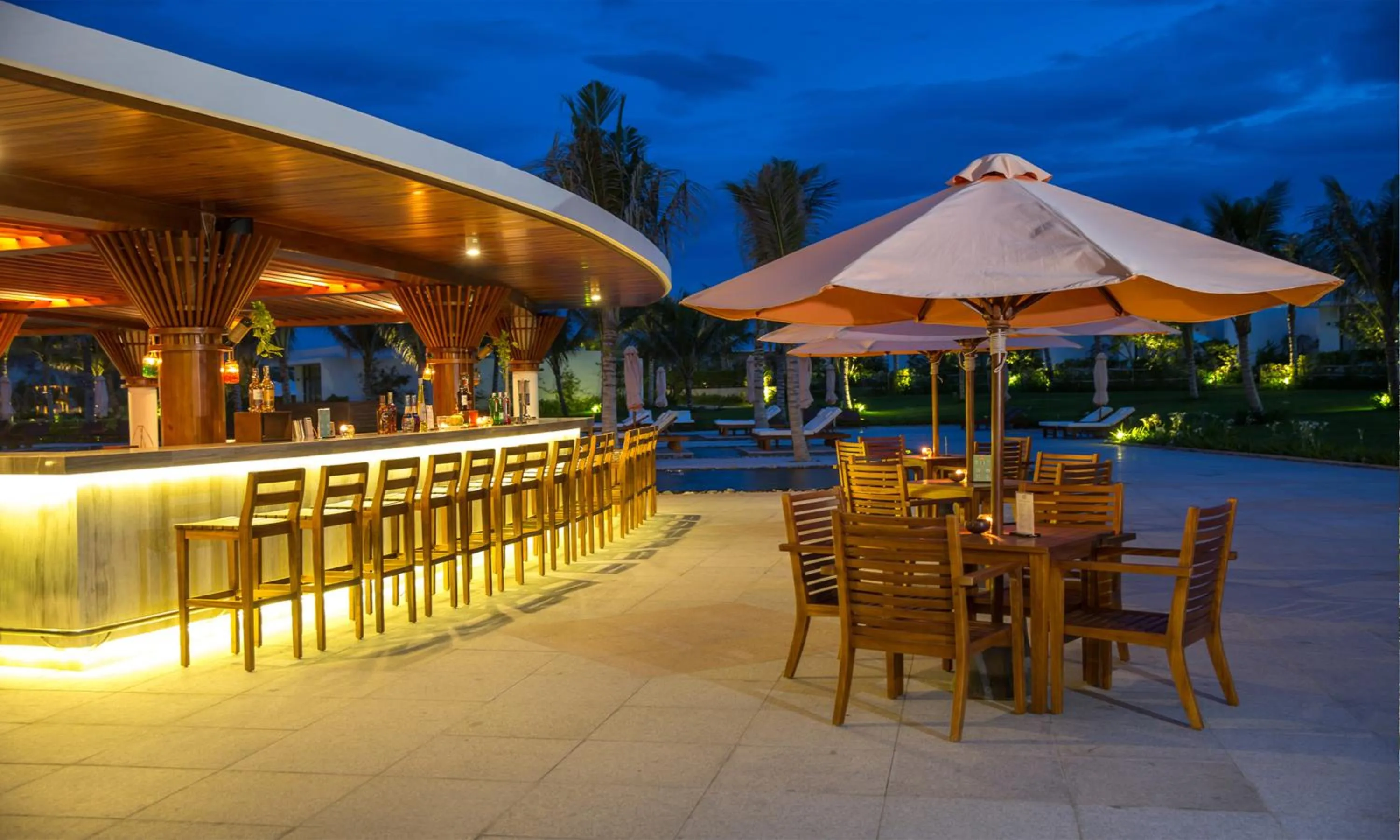 Lounge or bar in Cam Ranh Riviera Beach Resort & Spa