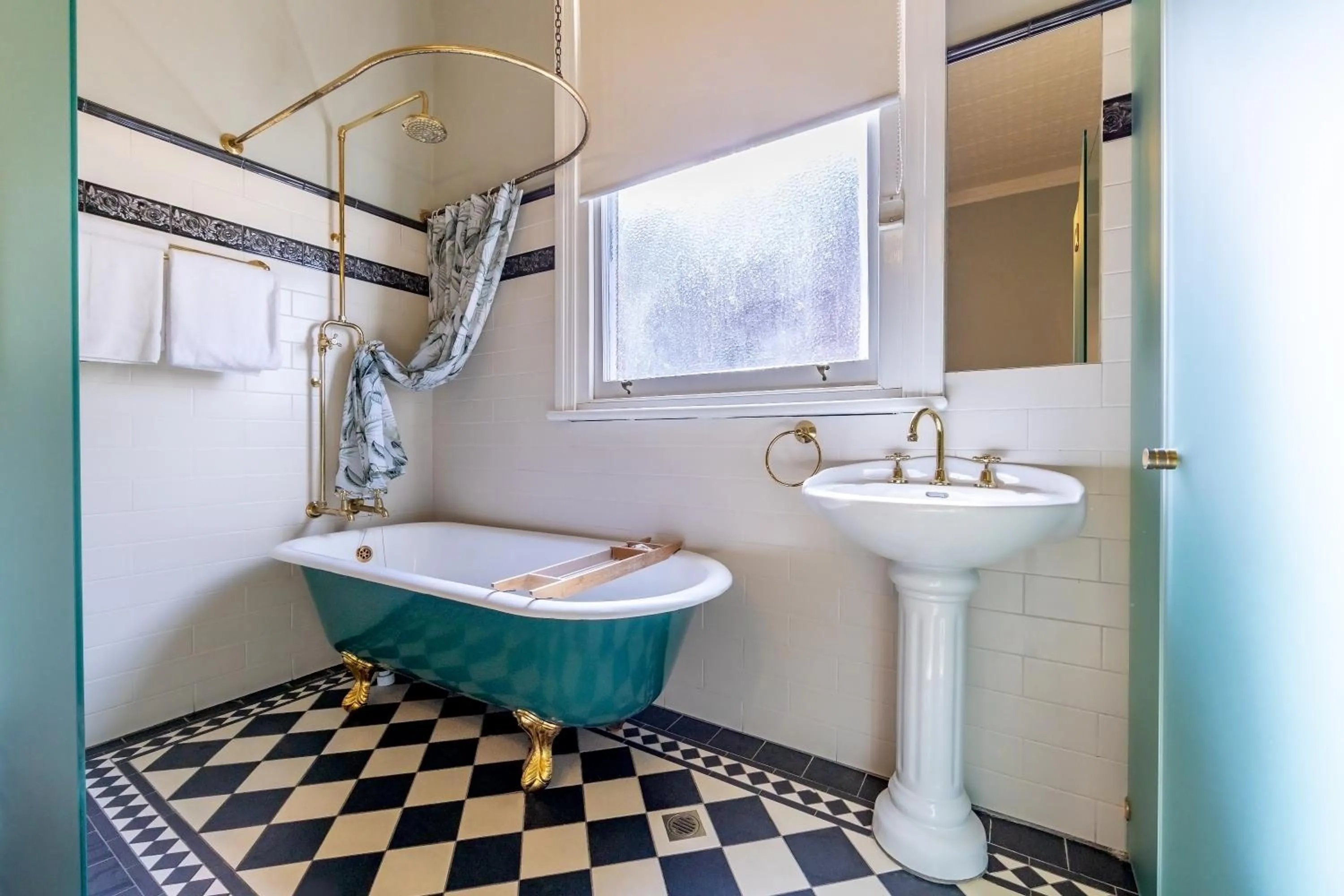 Criterion Warwick Hotel