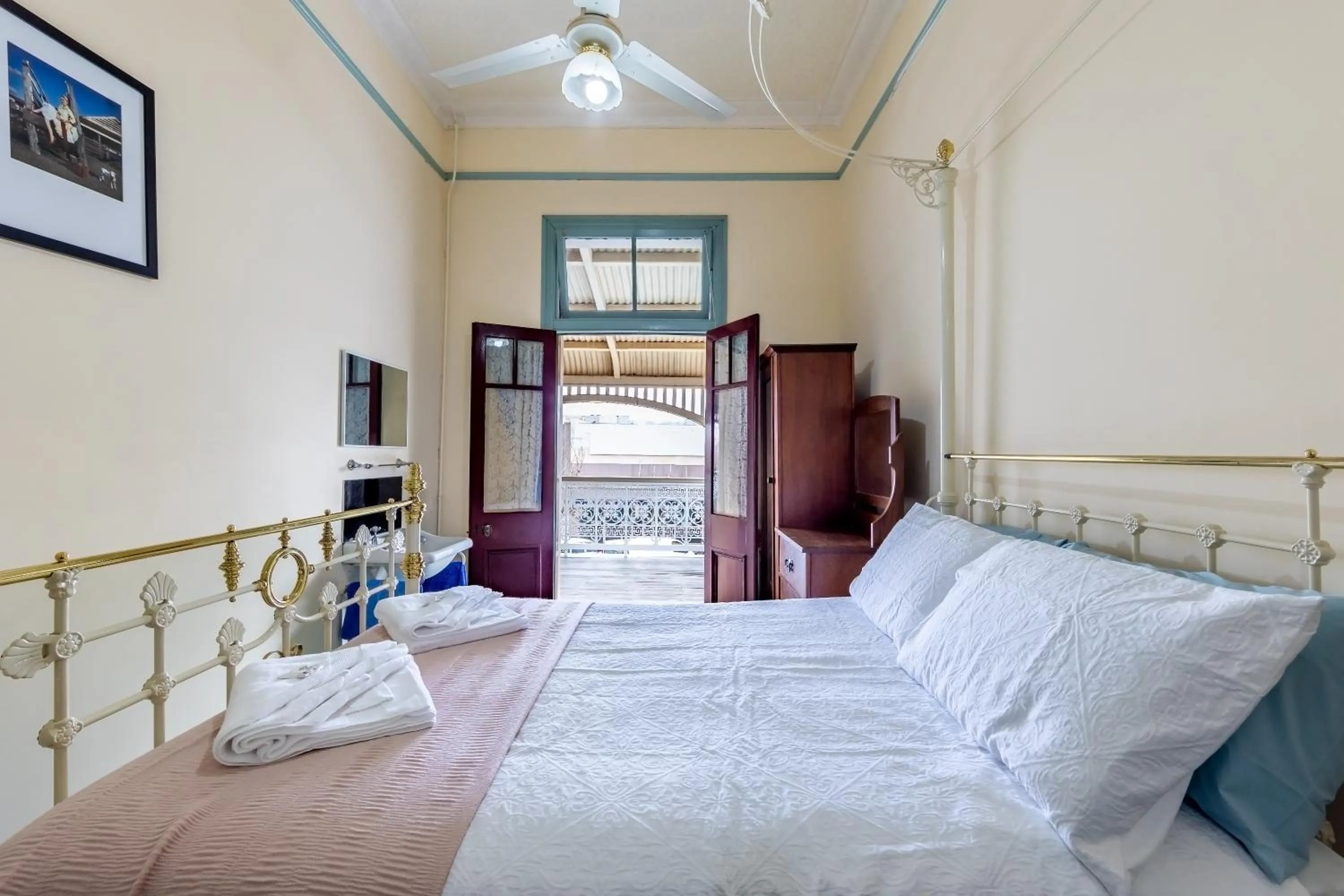 Bed in Criterion Warwick Hotel