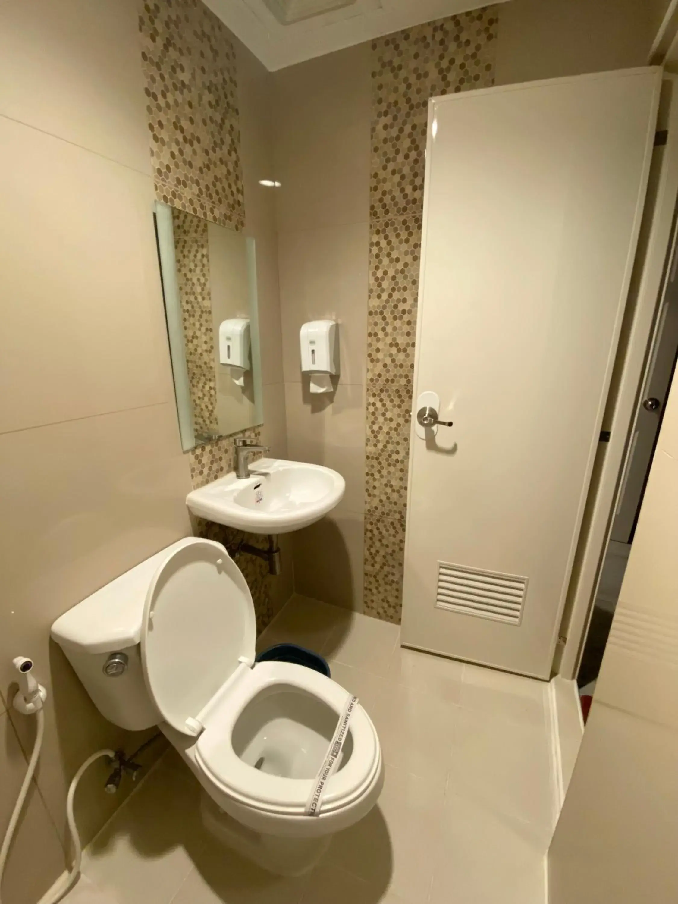 Bathroom in Hotel Sogo - EDSA Trinoma Bathroom in Hotel Sogo - EDSA Trinoma