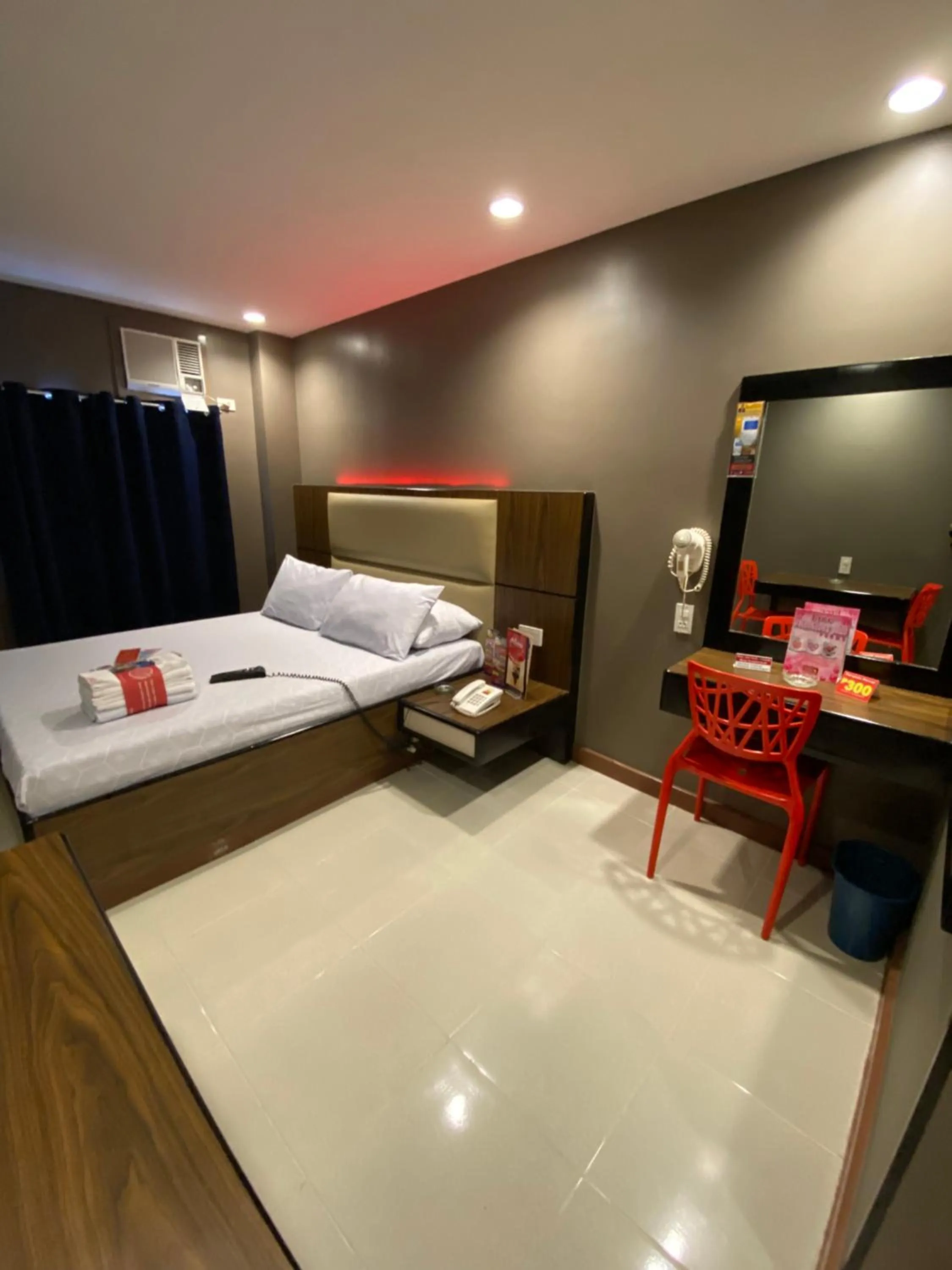 Photo of the whole room, Bed in Hotel Sogo - EDSA Trinoma