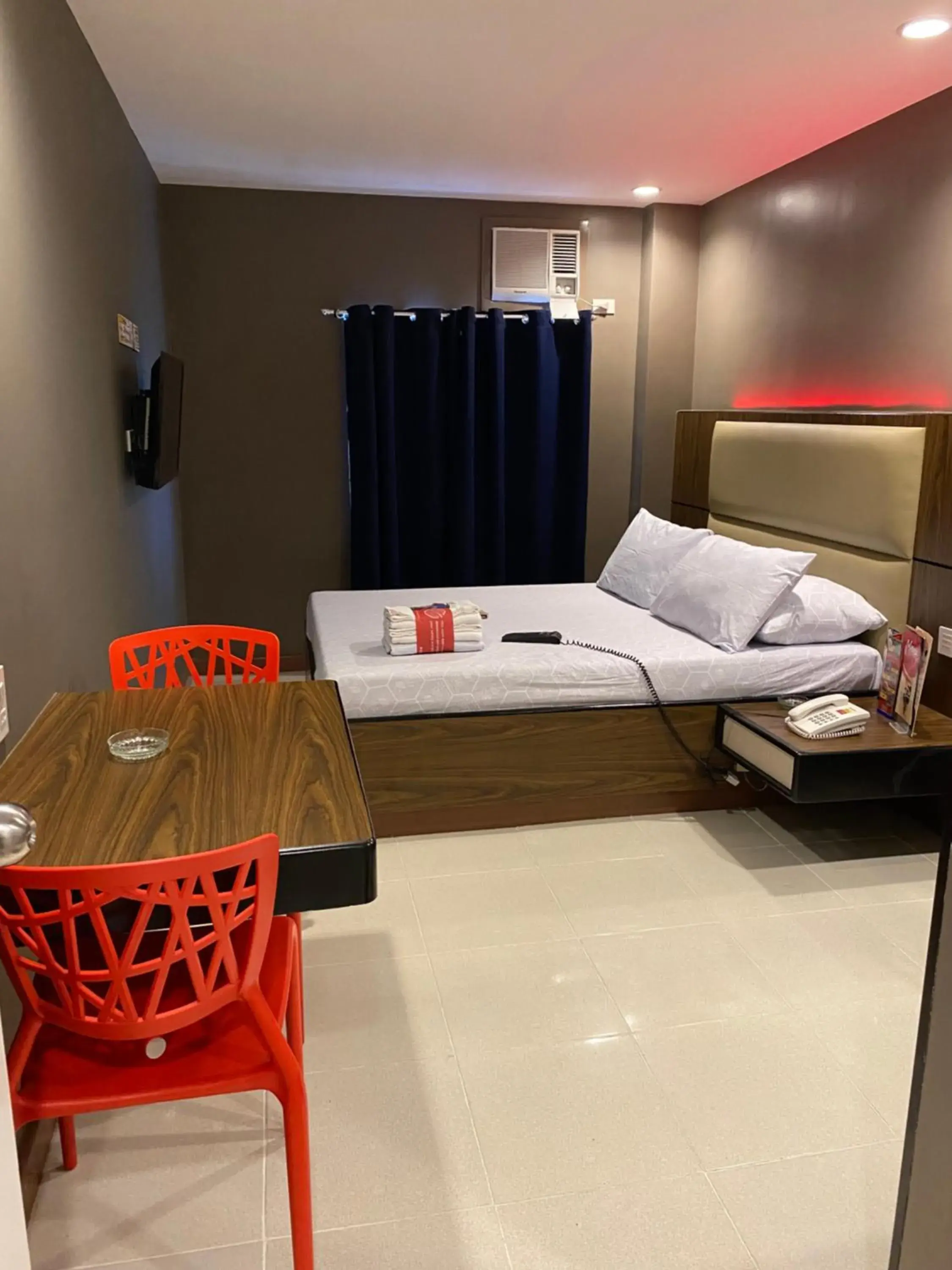 Photo of the whole room in Hotel Sogo - EDSA Trinoma Photo of the whole room in Hotel Sogo - EDSA Trinoma