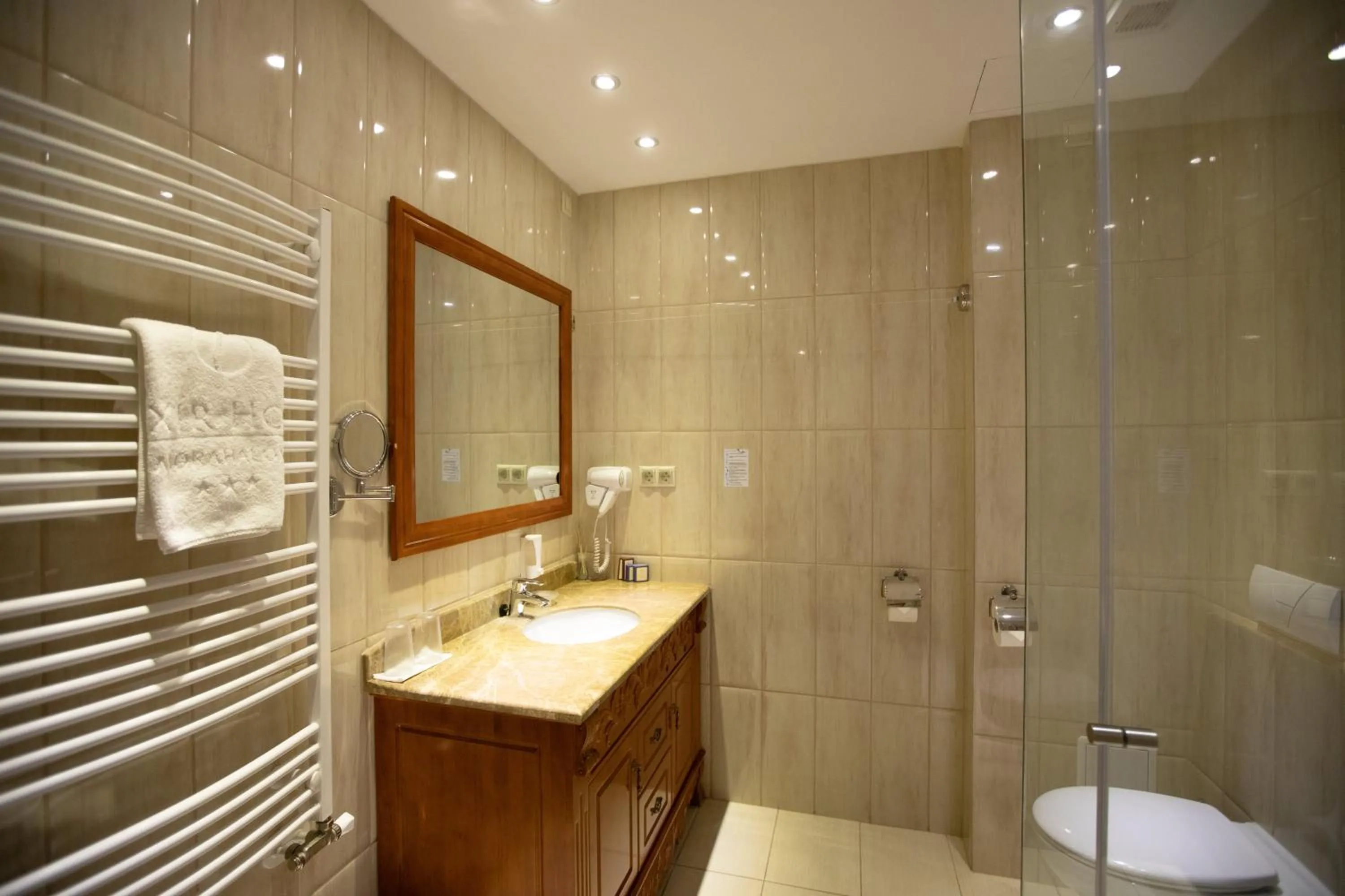 Bathroom in Elixír Medical Wellness Hotel