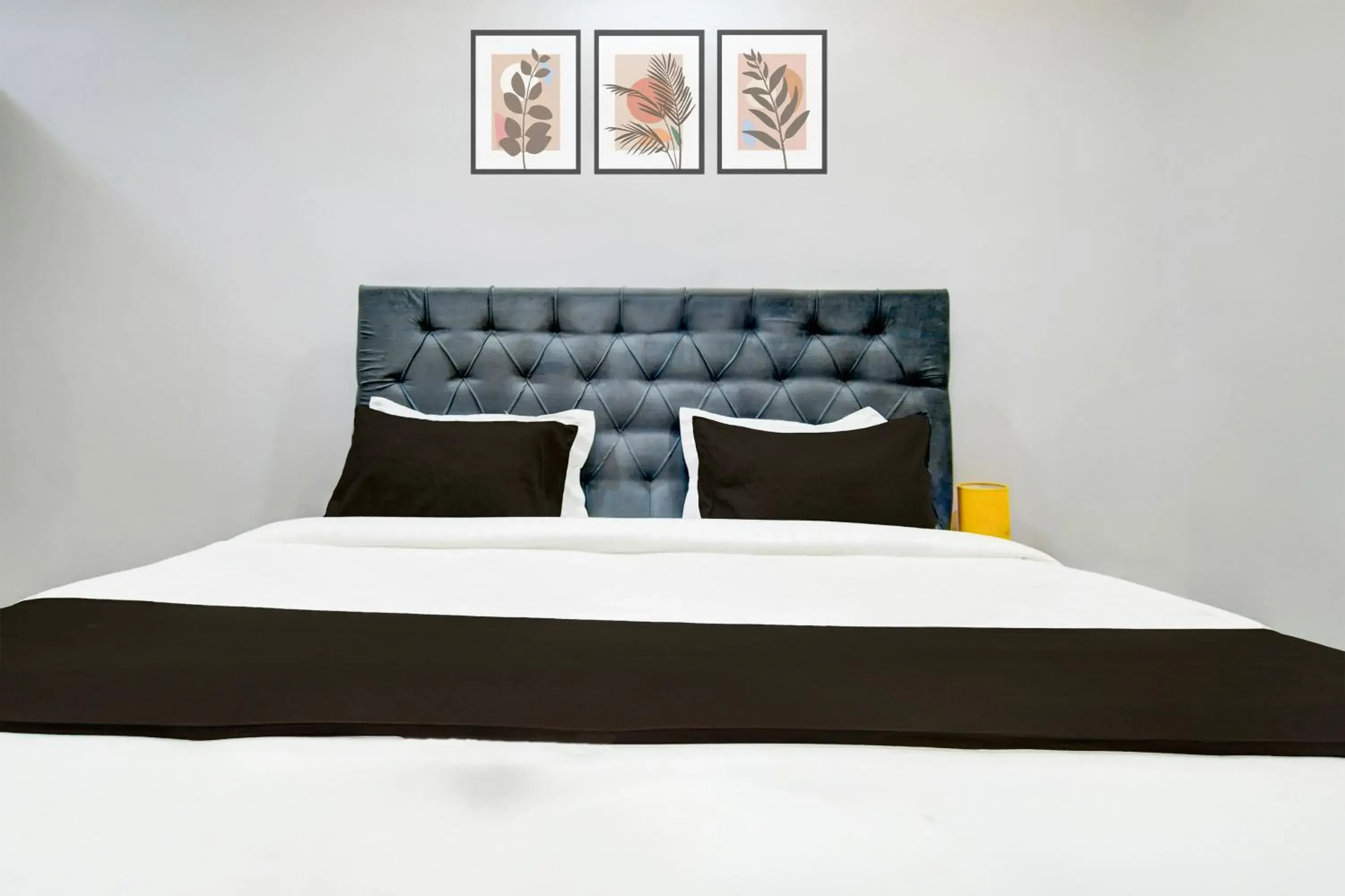 Bedroom, Bed in Hotel O D.V Near Medanta Hospital Indore Bedroom, Bed in Hotel O D.V Near Medanta Hospital Indore