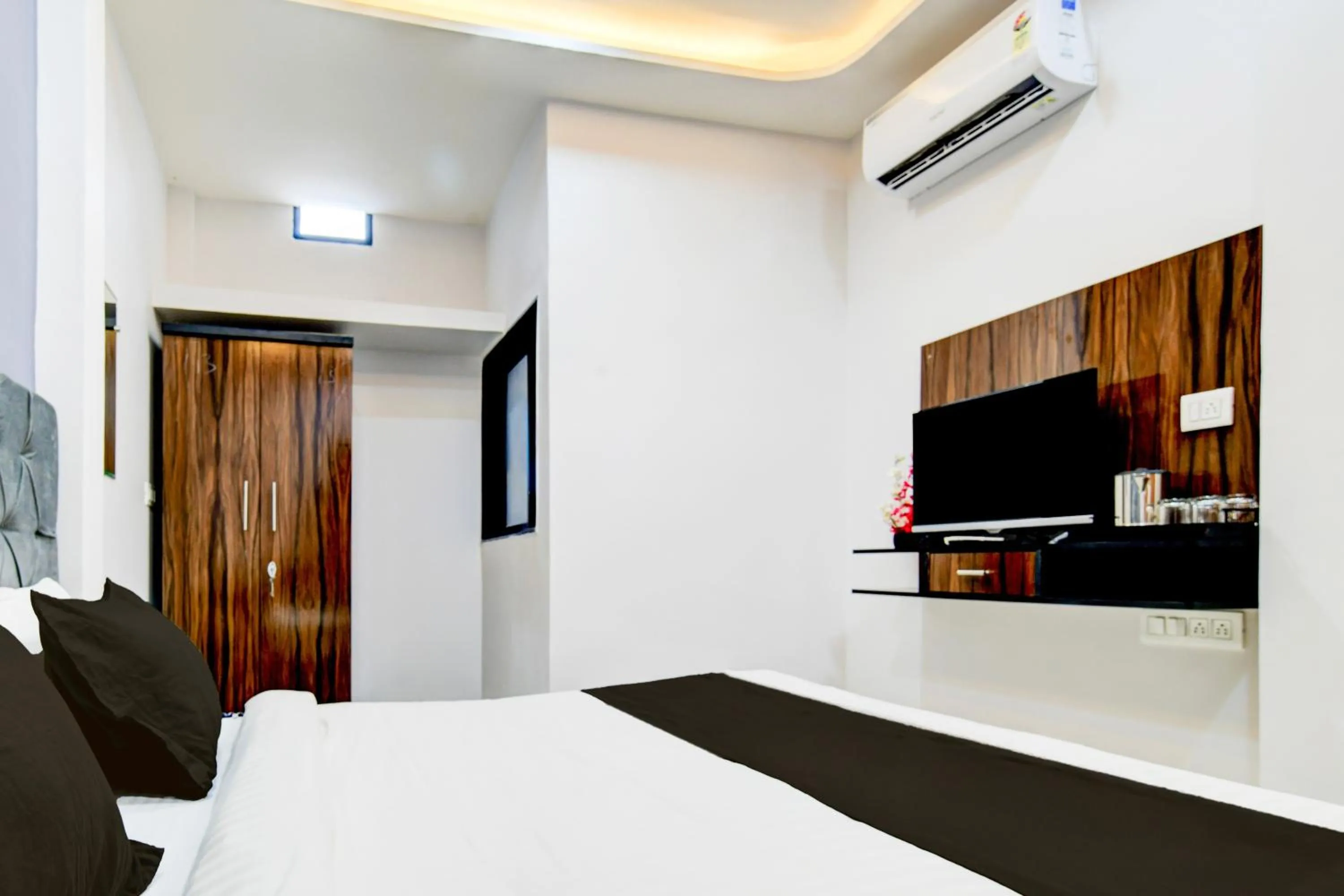 Lobby or reception, Bed in Hotel O D.V Near Medanta Hospital Indore