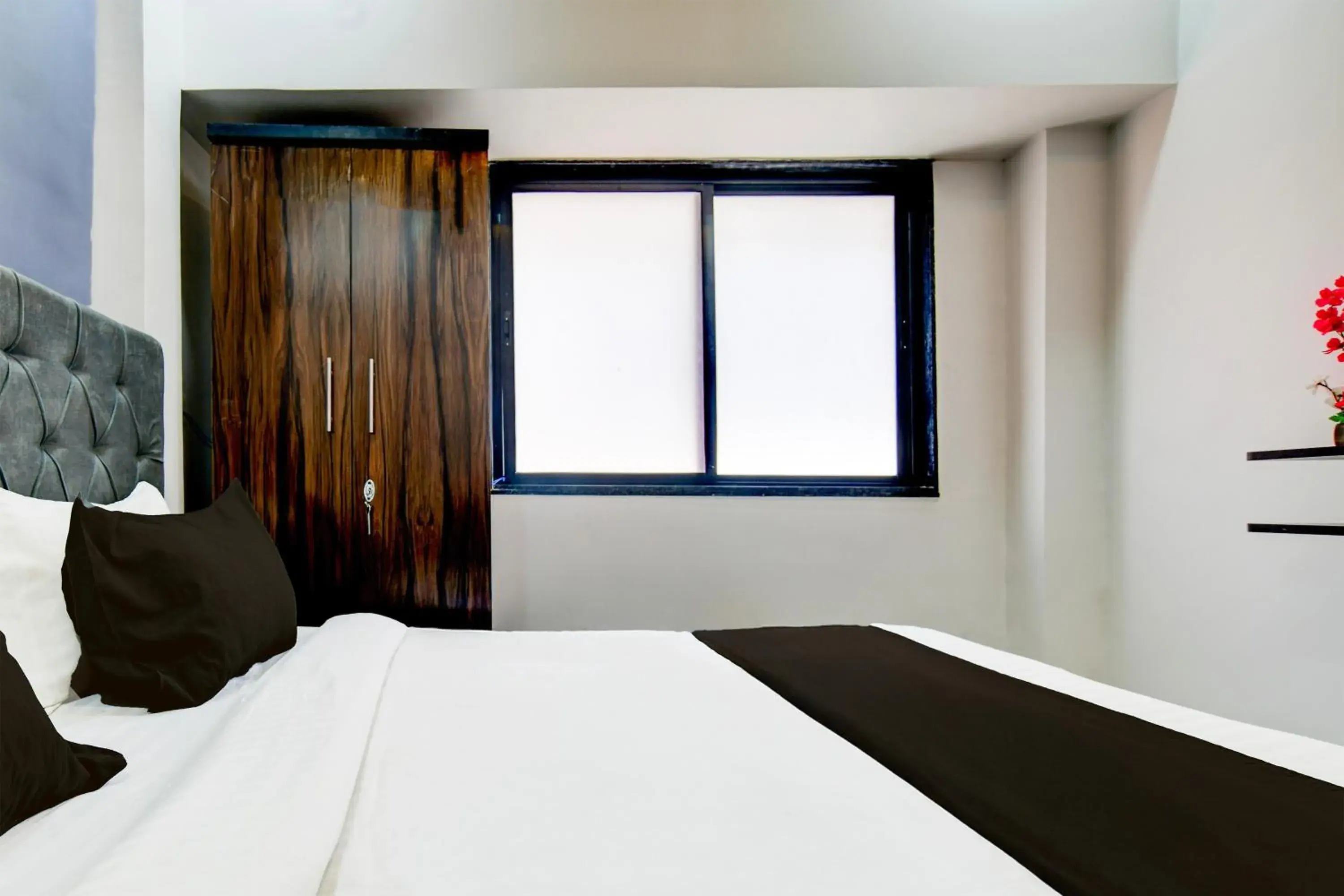 Bedroom, Bed in Hotel O D.V Near Medanta Hospital Indore Bedroom, Bed in Hotel O D.V Near Medanta Hospital Indore