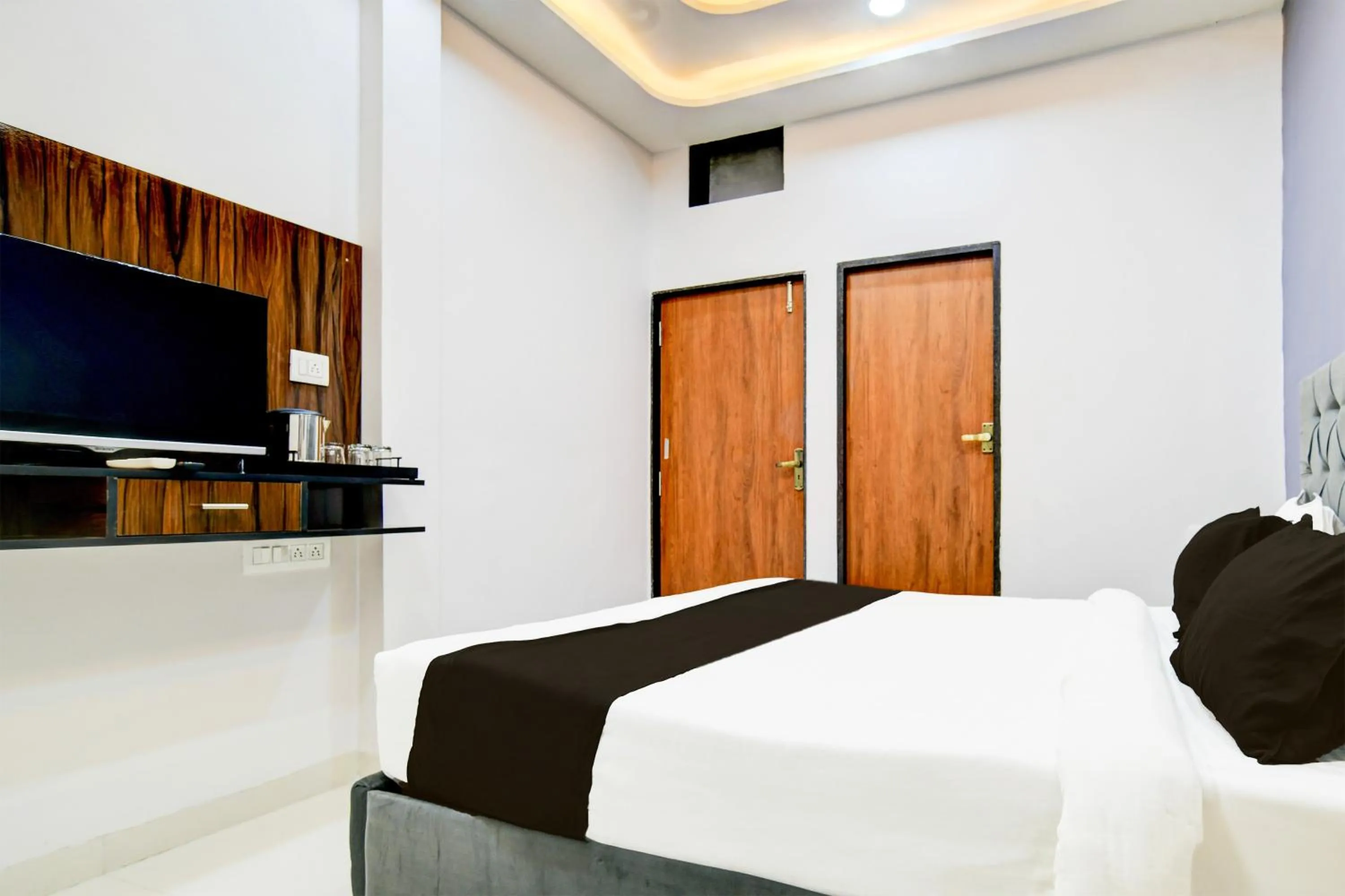 Bathroom, Bed in Hotel O D.V Near Medanta Hospital Indore