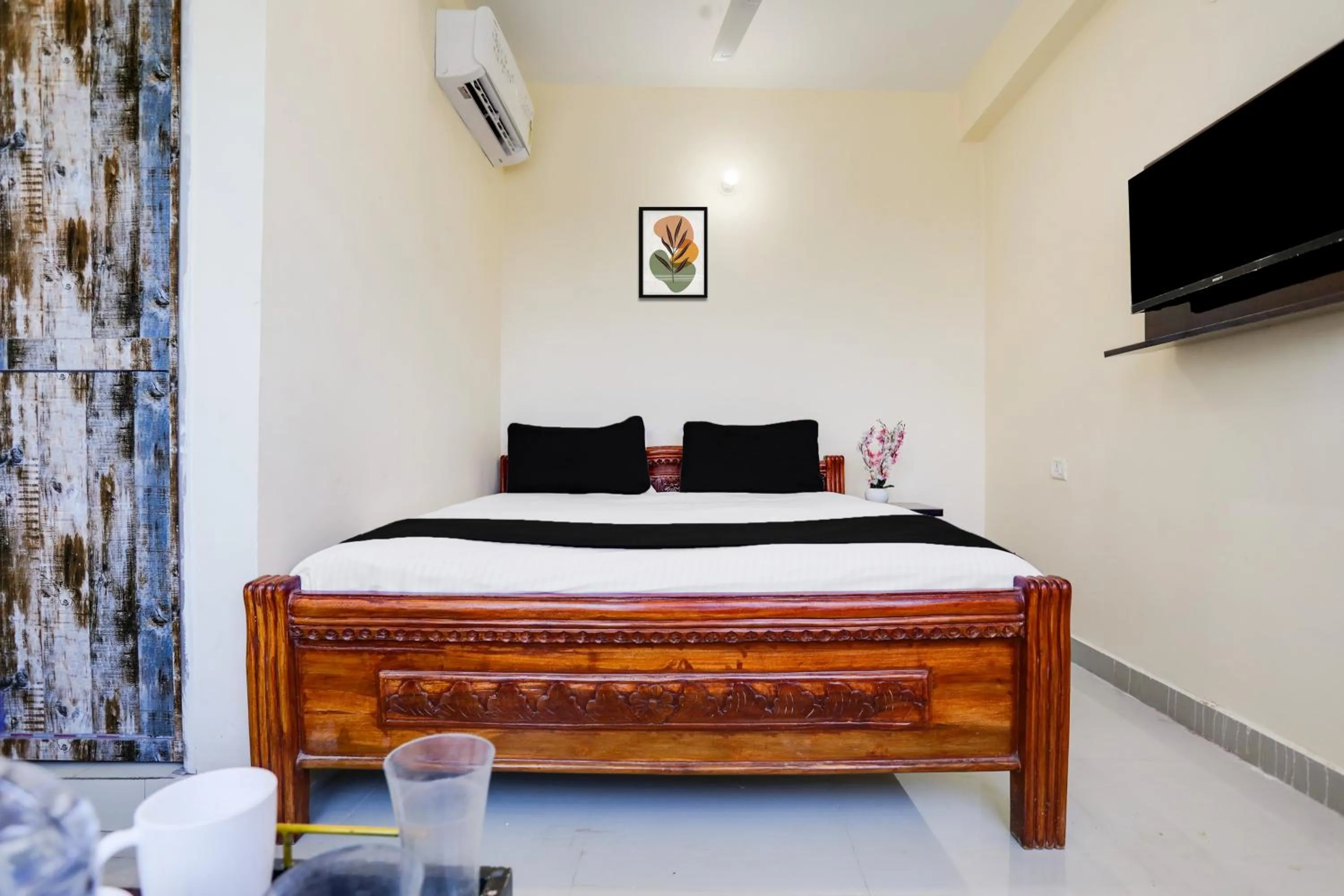 Facade/entrance in Hotel O M.V PALACE