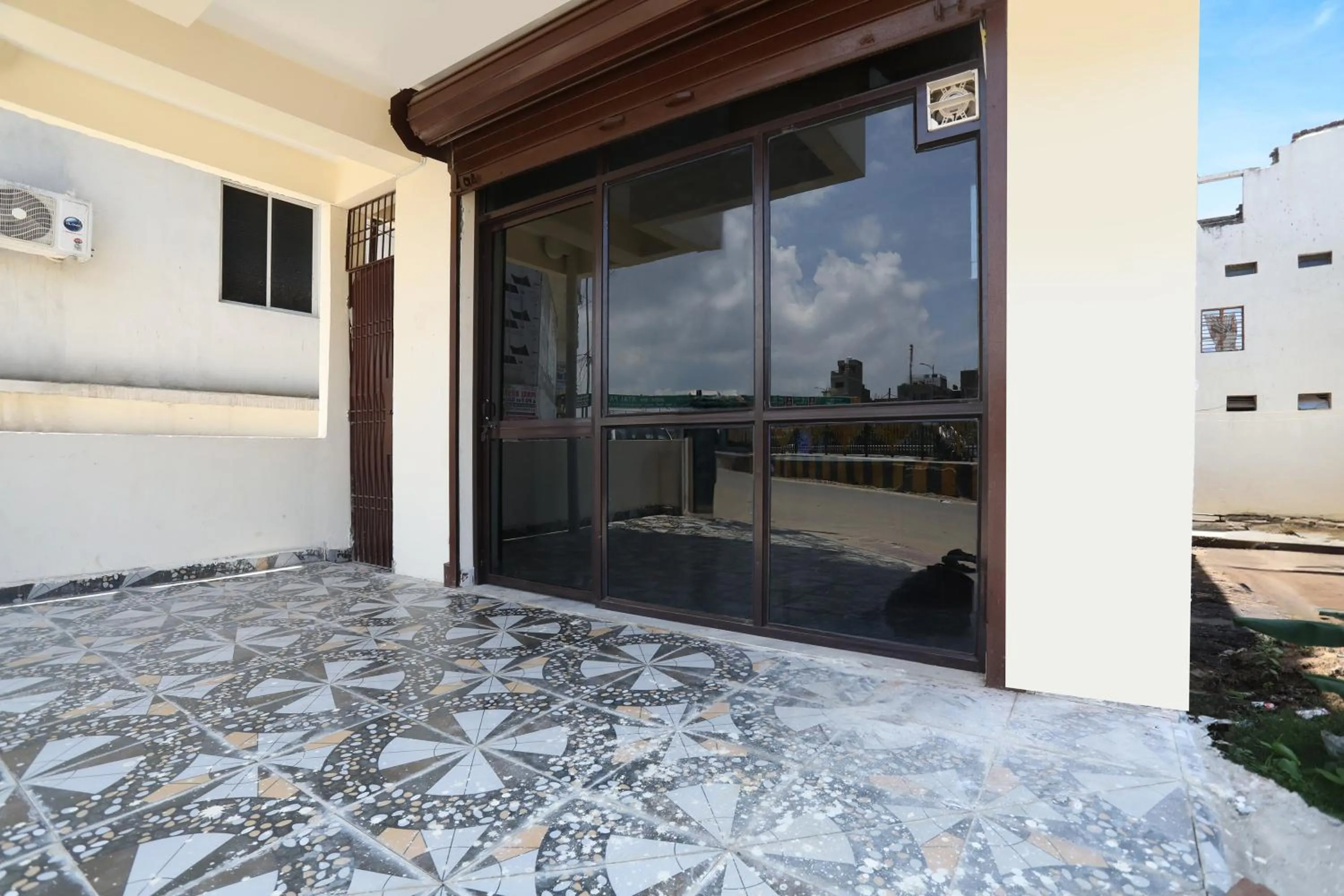 Facade/entrance in Hotel O M.V PALACE