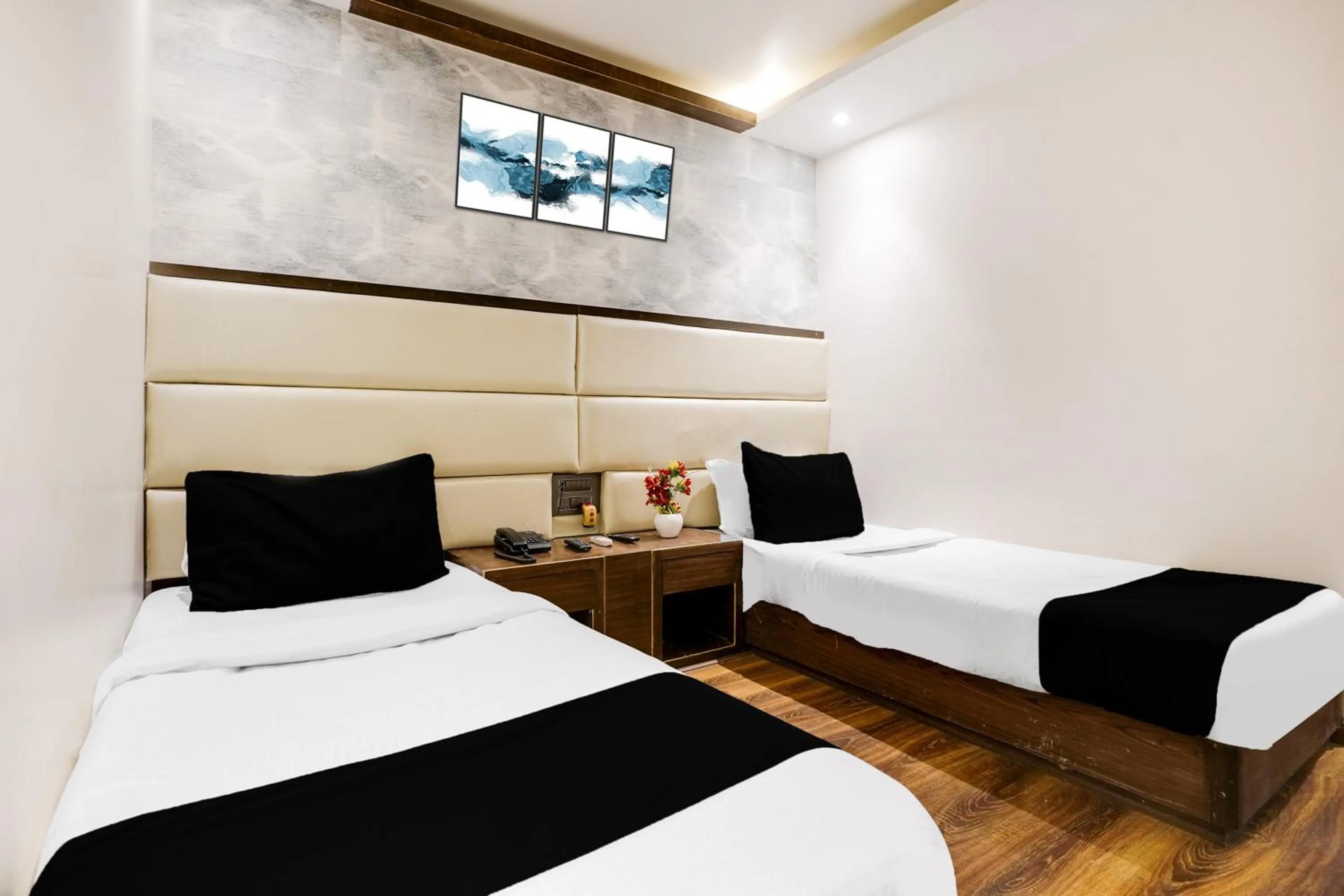 Bedroom, Bed in Super Collection O Andheri Near Western Express Highway