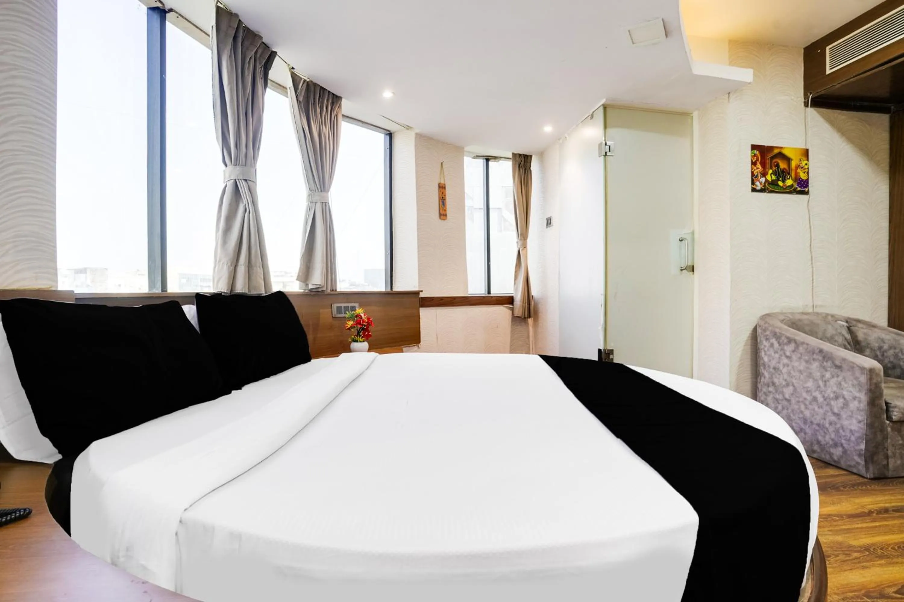 Bedroom, Bed in Super Collection O Andheri Near Western Express Highway