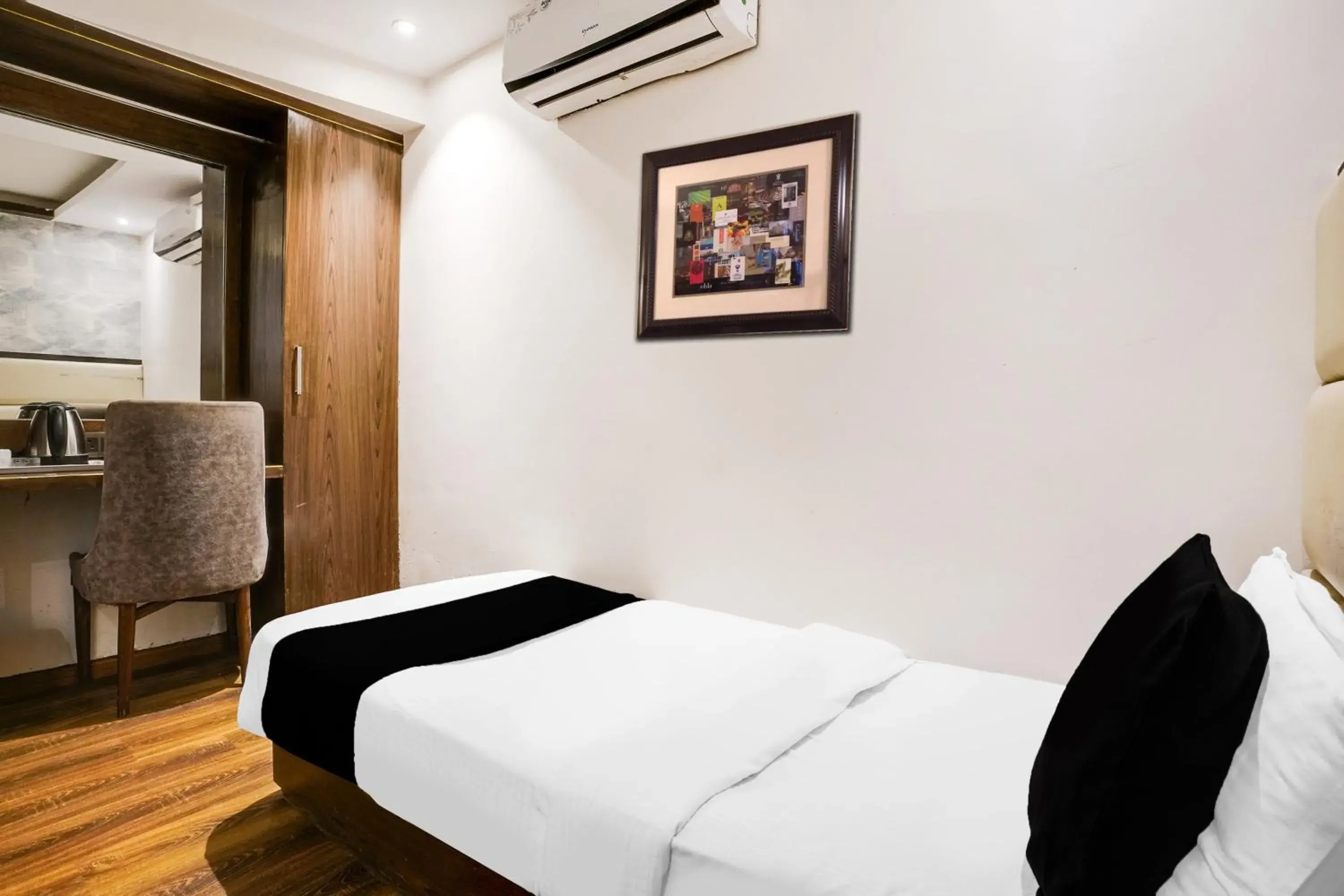 Bedroom, Bed in Super Collection O Andheri Near Western Express Highway Bedroom, Bed in Super Collection O Andheri Near Western Express Highway