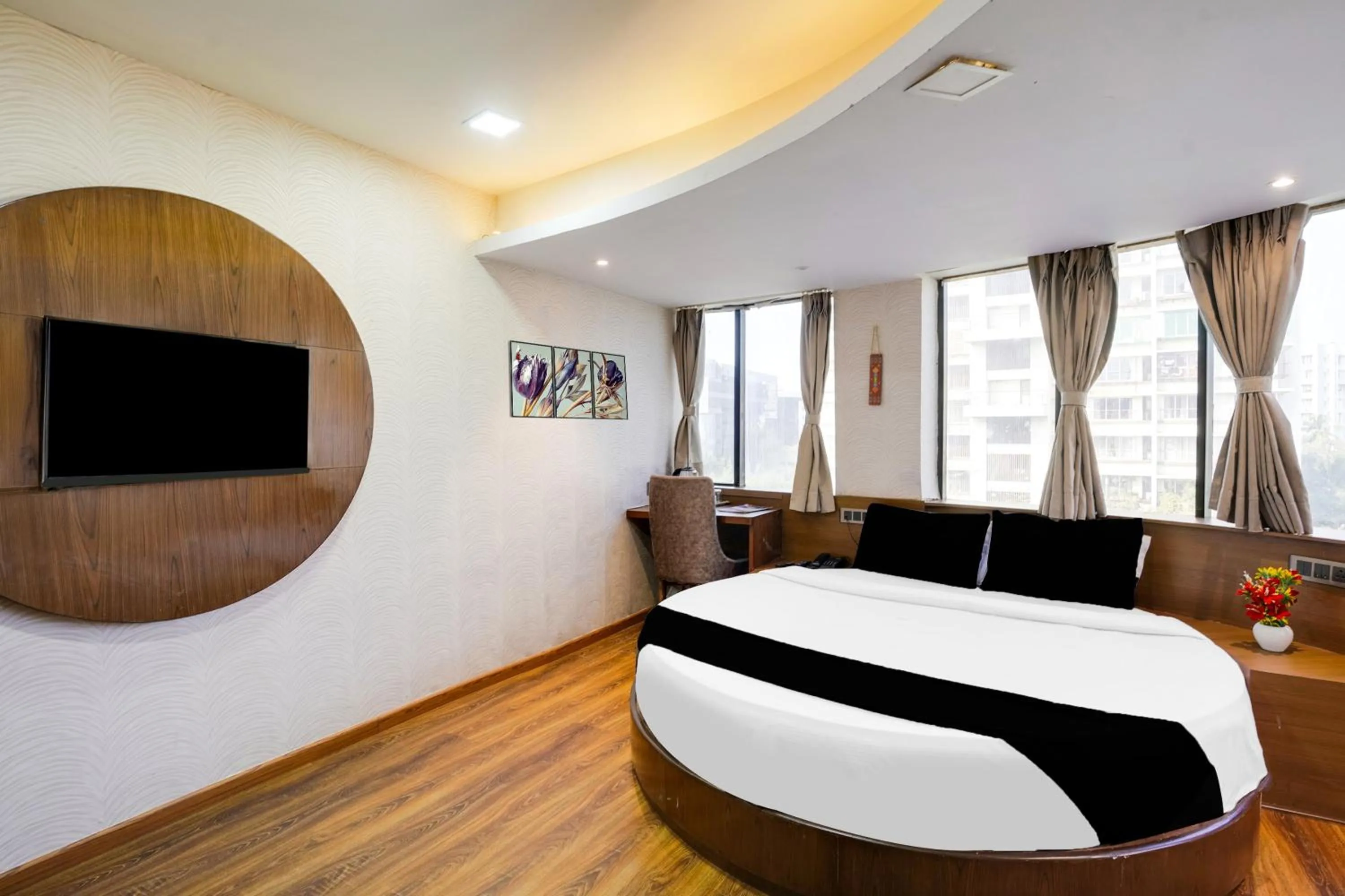Bedroom in Super Collection O Andheri Near Western Express Highway