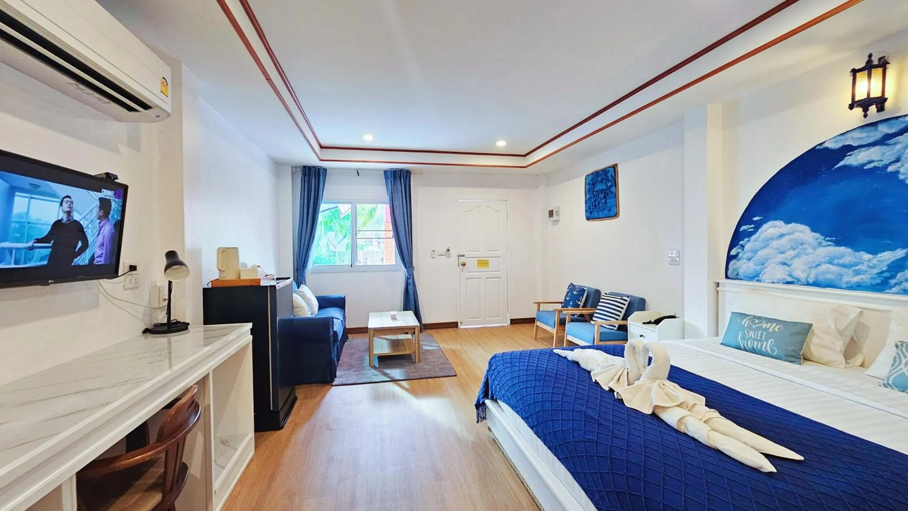 Photo of the whole room, Bed in Phaithong Sotel Resort