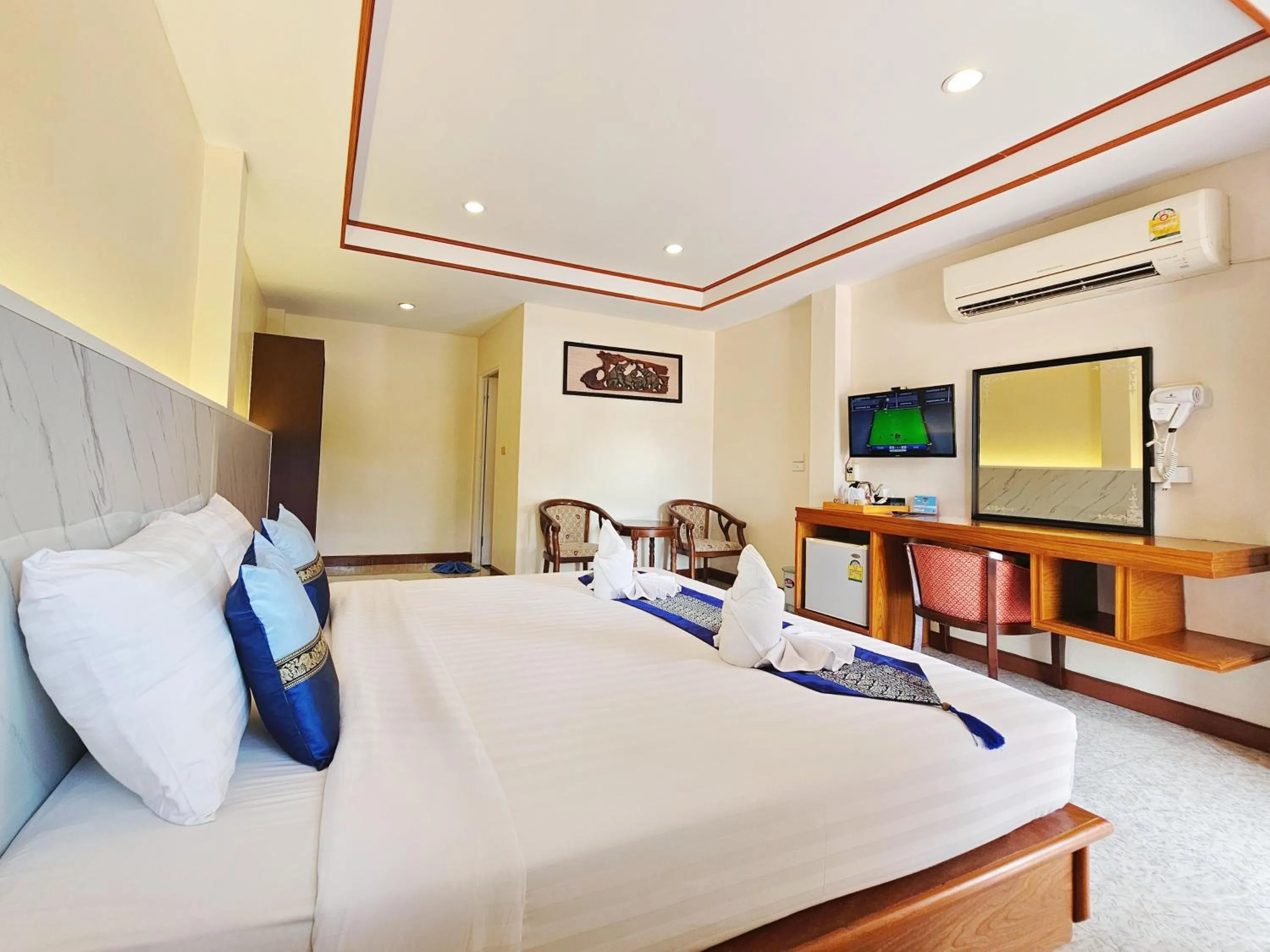 Photo of the whole room, Bed in Phaithong Sotel Resort