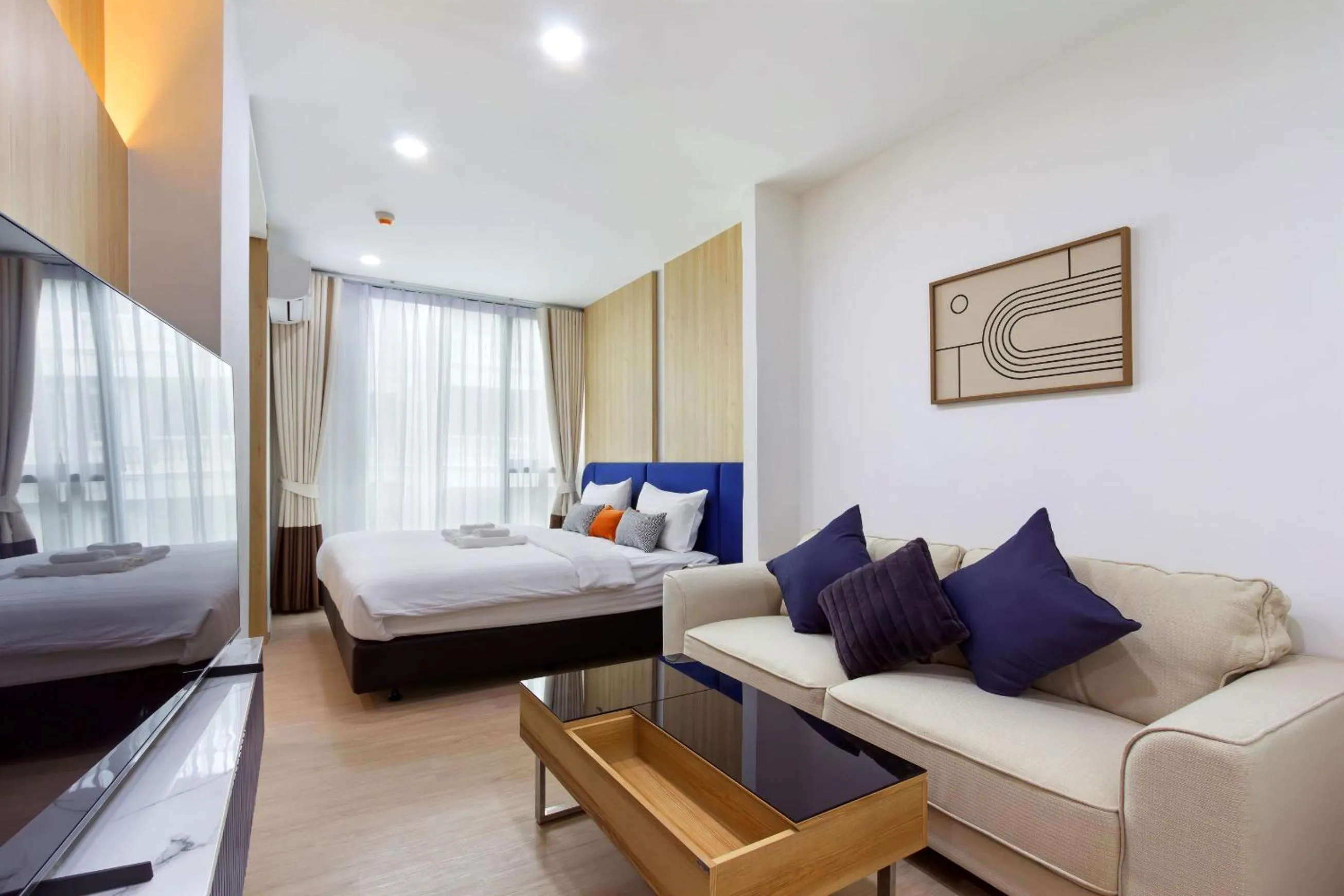 Bed in Aquila Hotel Bangkok