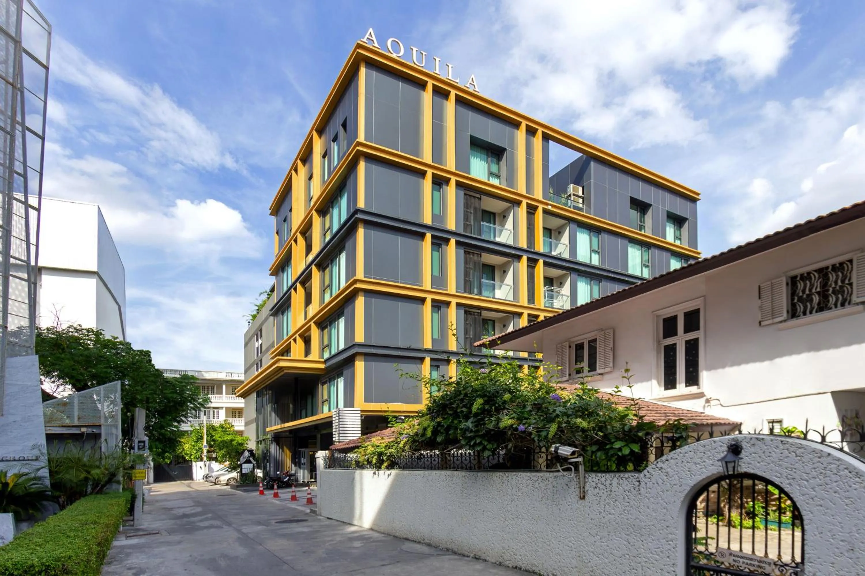 Property building in Aquila Hotel Bangkok