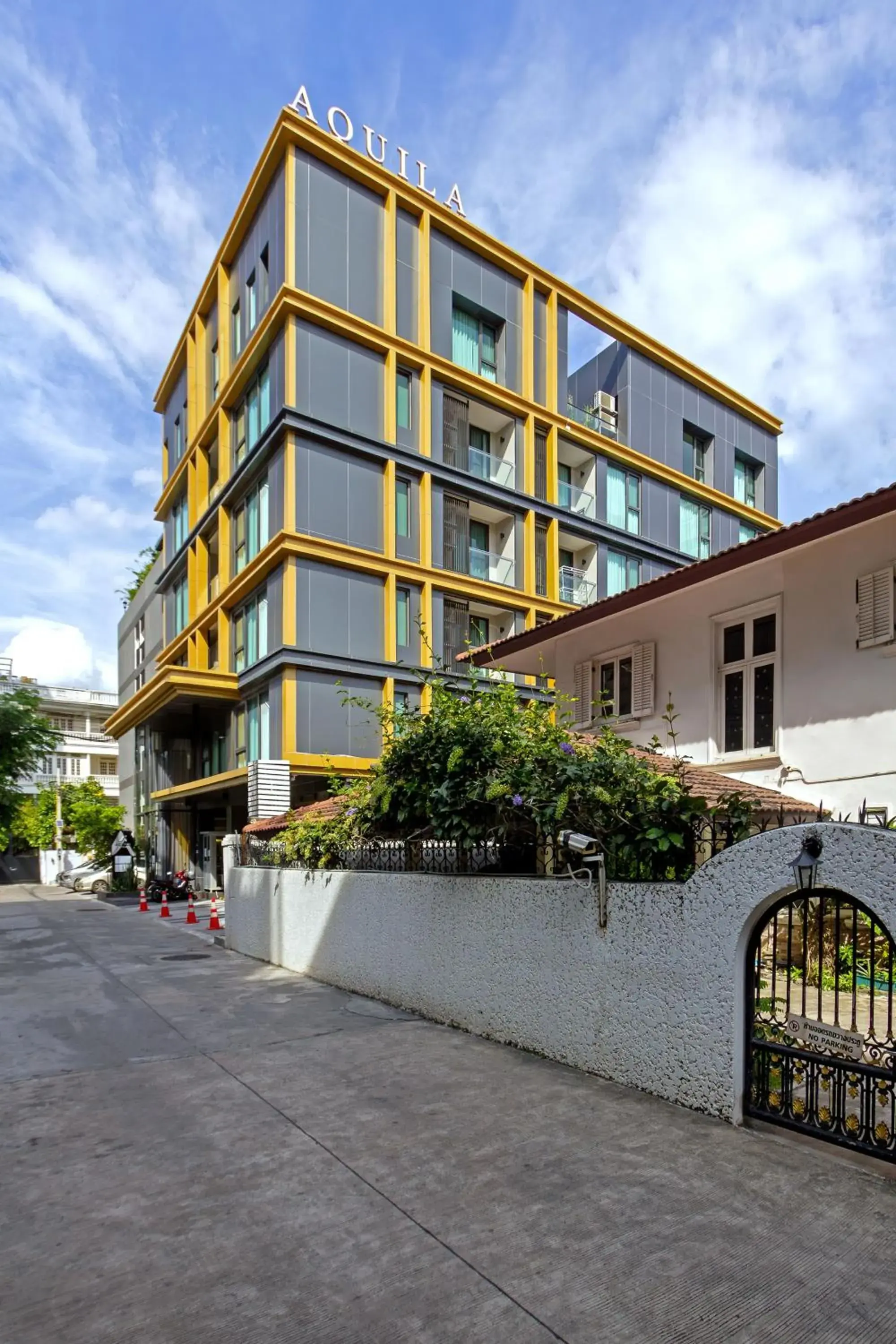 Property building in Aquila Hotel Bangkok Property building in Aquila Hotel Bangkok