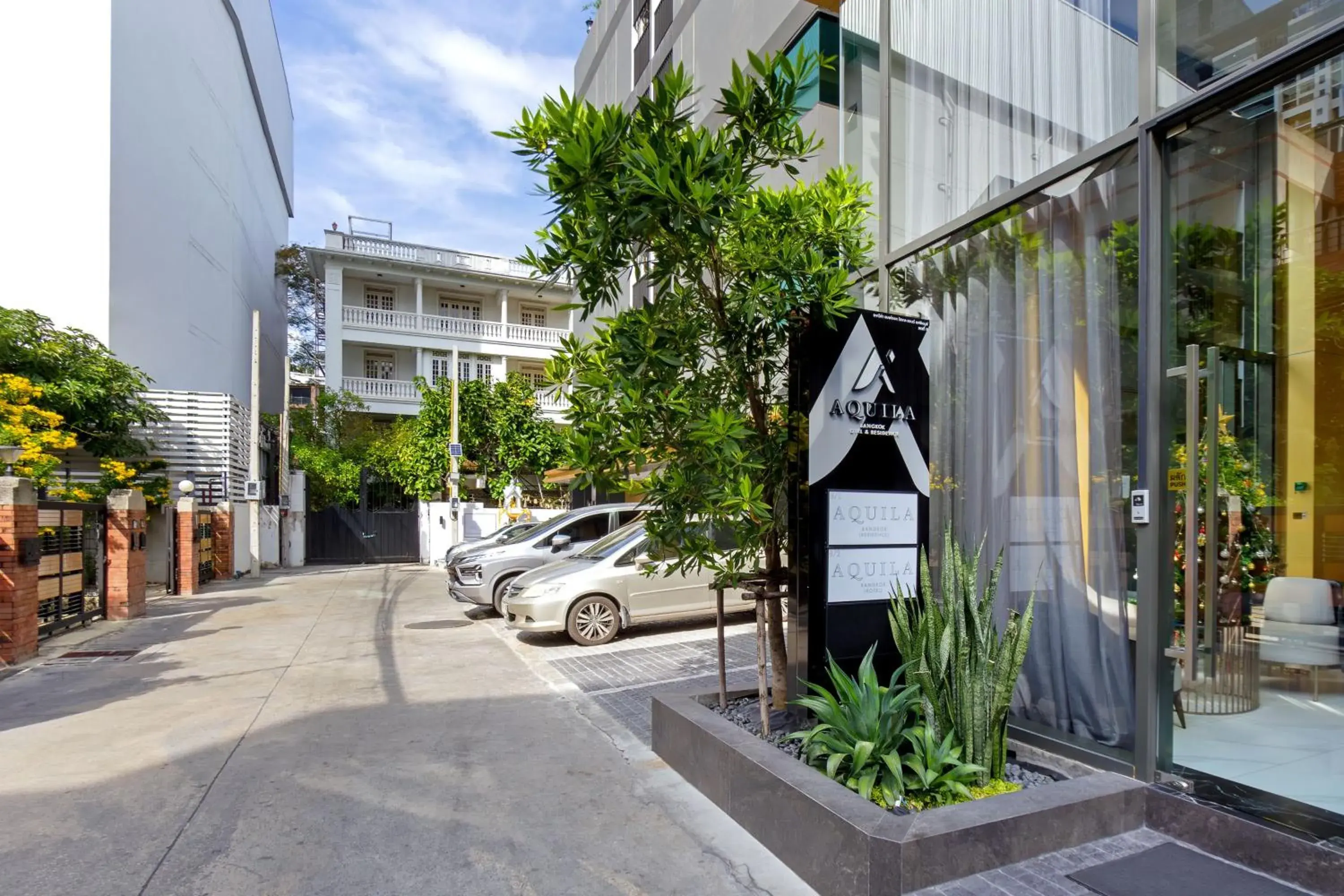 Property building in Aquila Hotel Bangkok Property building in Aquila Hotel Bangkok