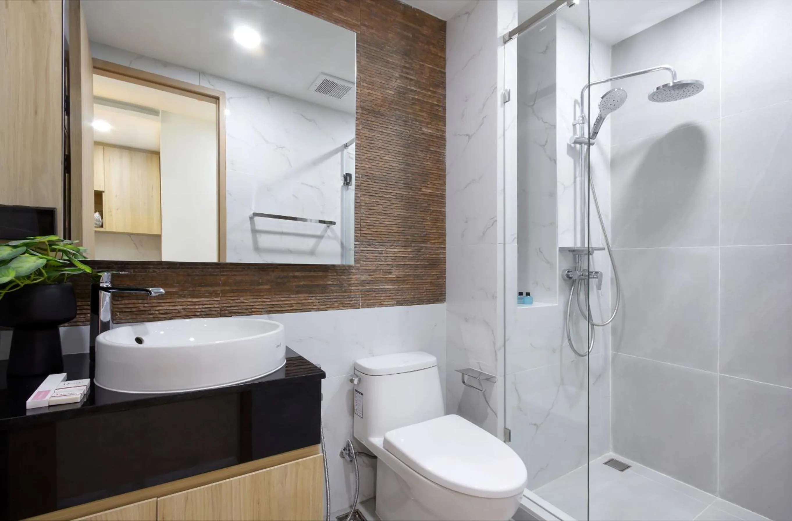 Shower in Aquila Hotel Bangkok