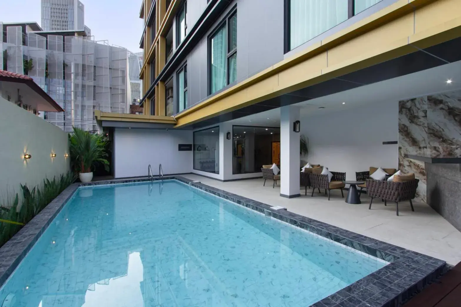 Swimming pool in Aquila Hotel Bangkok Swimming pool in Aquila Hotel Bangkok