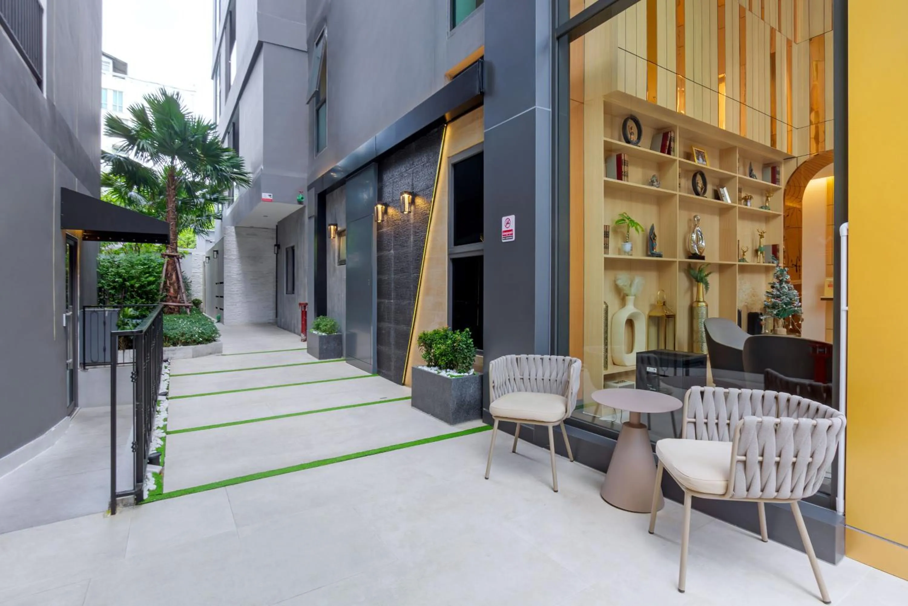 Property building in Aquila Hotel Bangkok
