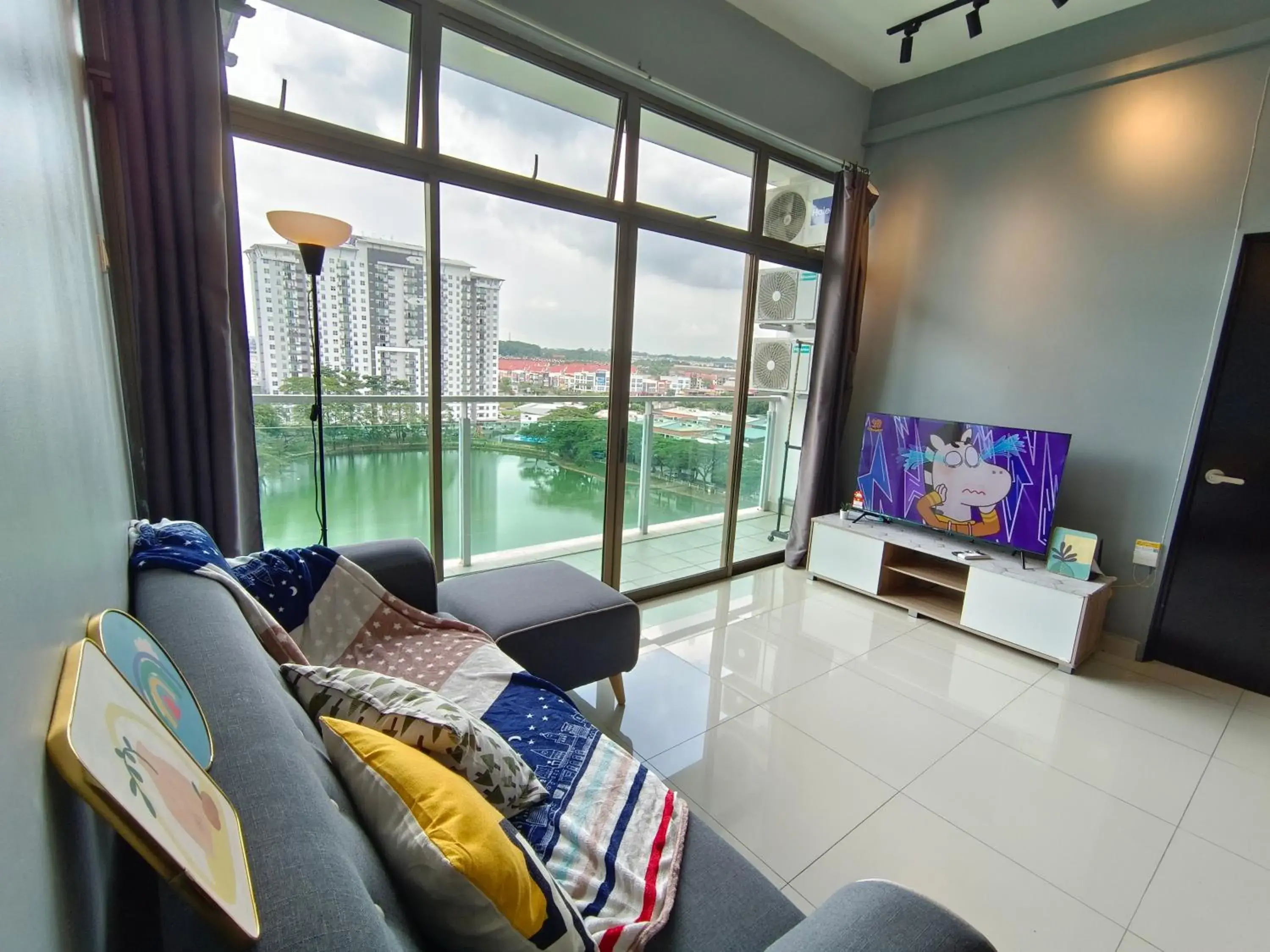-Lake View- Mount Austin IKEA Toppen 10 mins - B187 -Lake View- Mount Austin IKEA Toppen 10 mins - B187